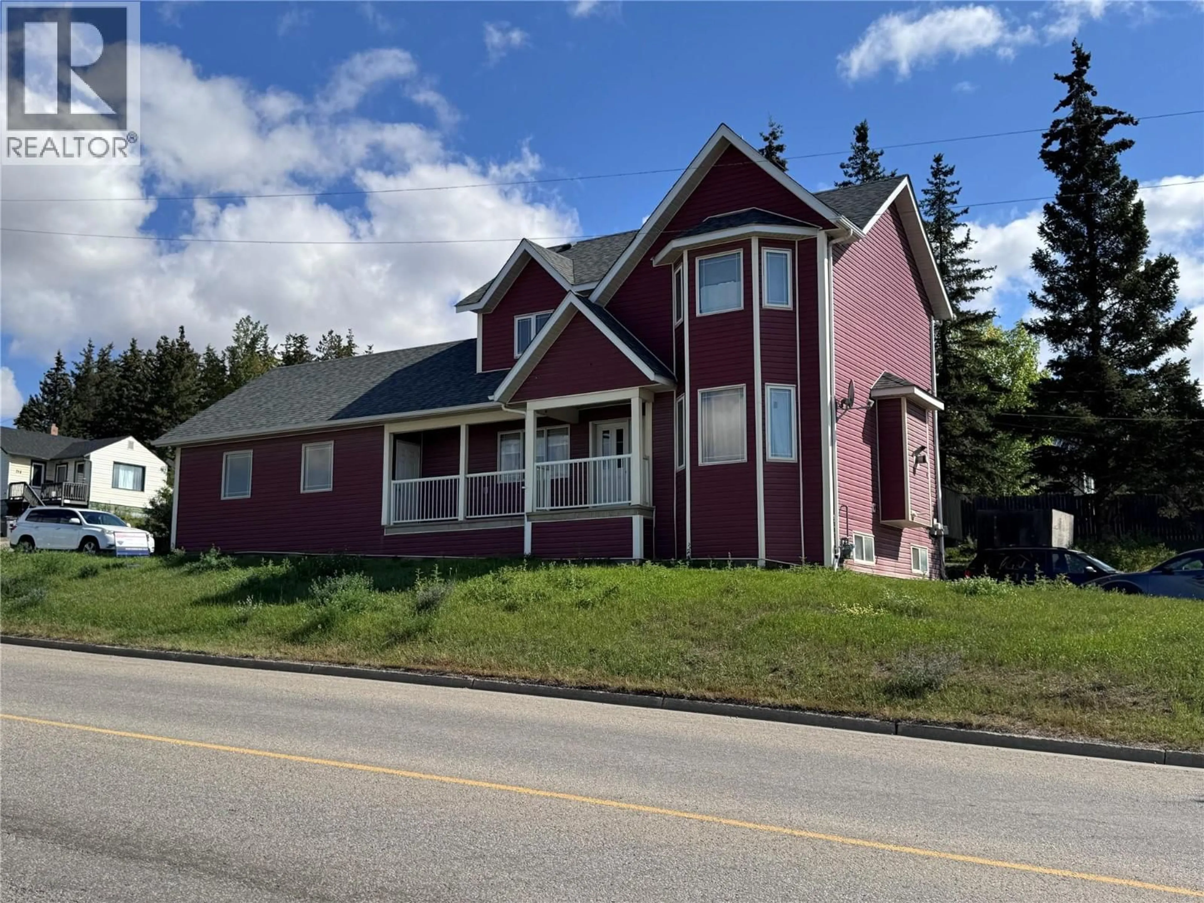 Home with vinyl exterior material, street for 721 100 AVENUE, Dawson Creek British Columbia V1G0B5