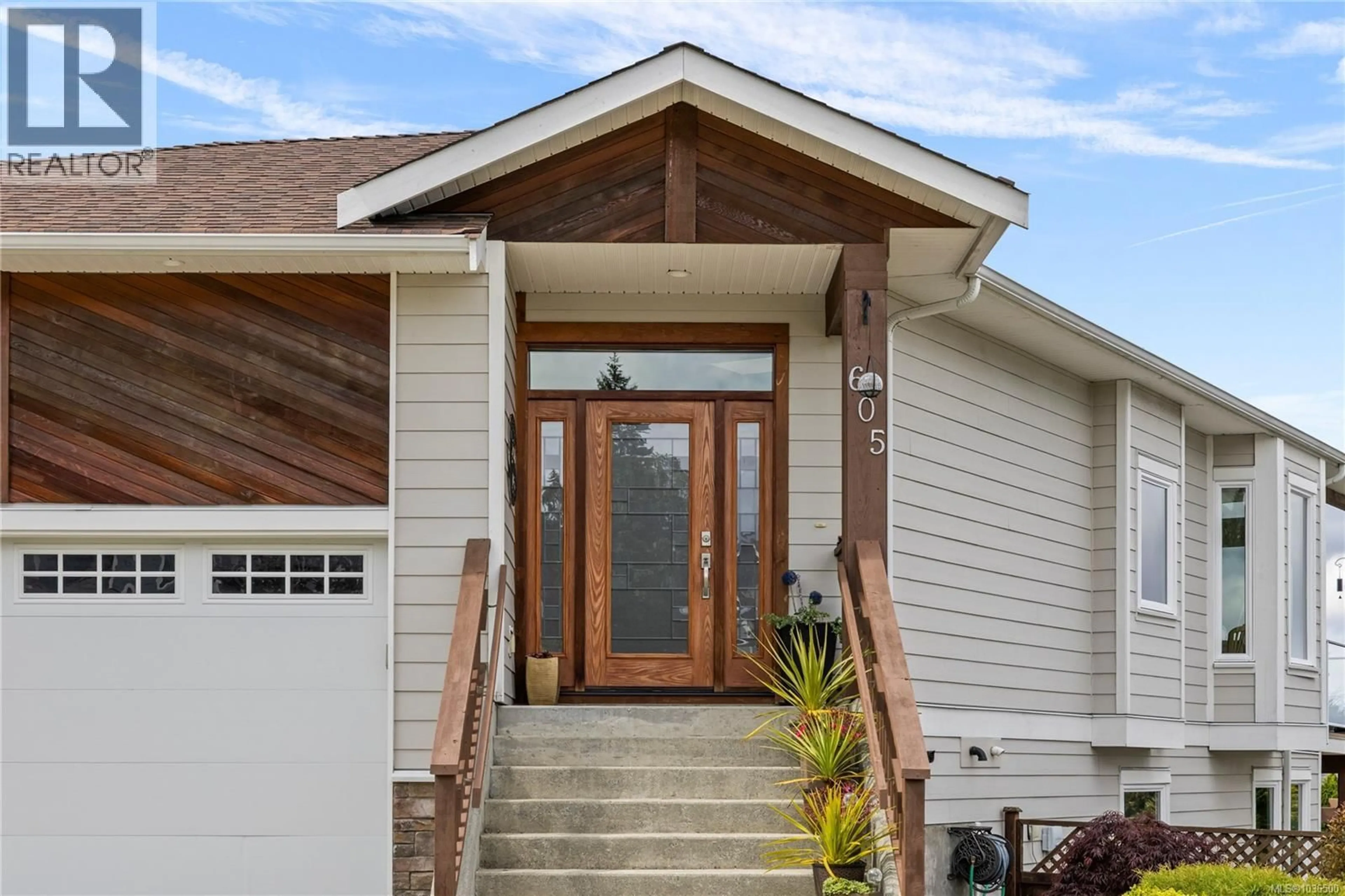 Home with vinyl exterior material, street for 605 STEVENS PLACE, Ladysmith British Columbia V9G2C6