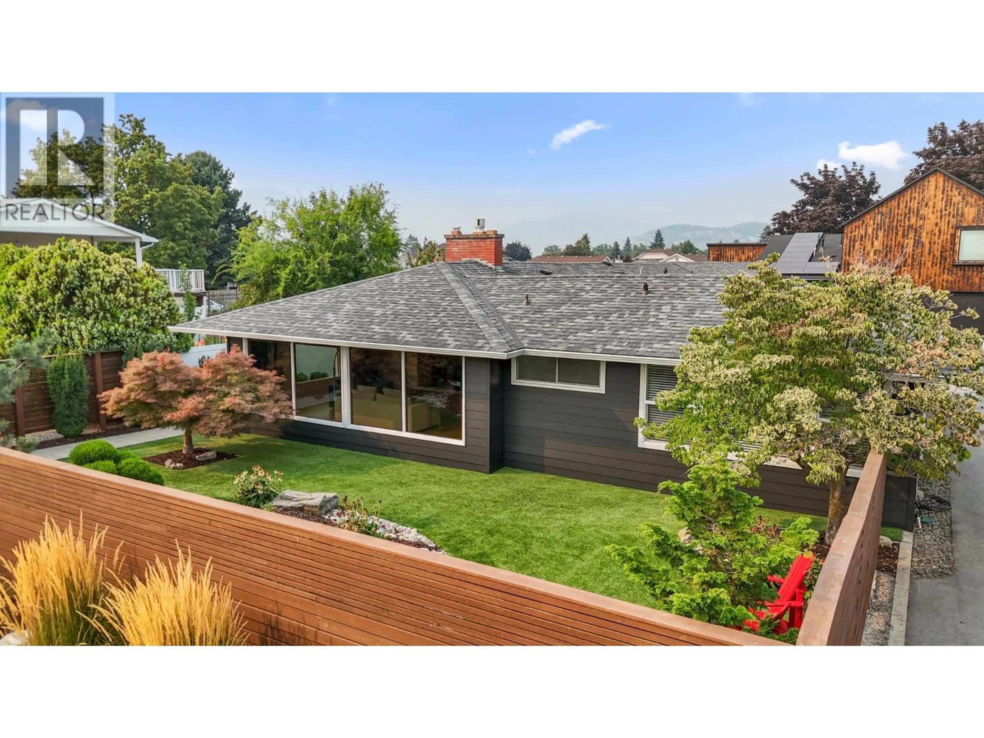 Home with vinyl exterior material, street for 1470 GUISACHAN PLACE, Kelowna British Columbia V1Y7X7