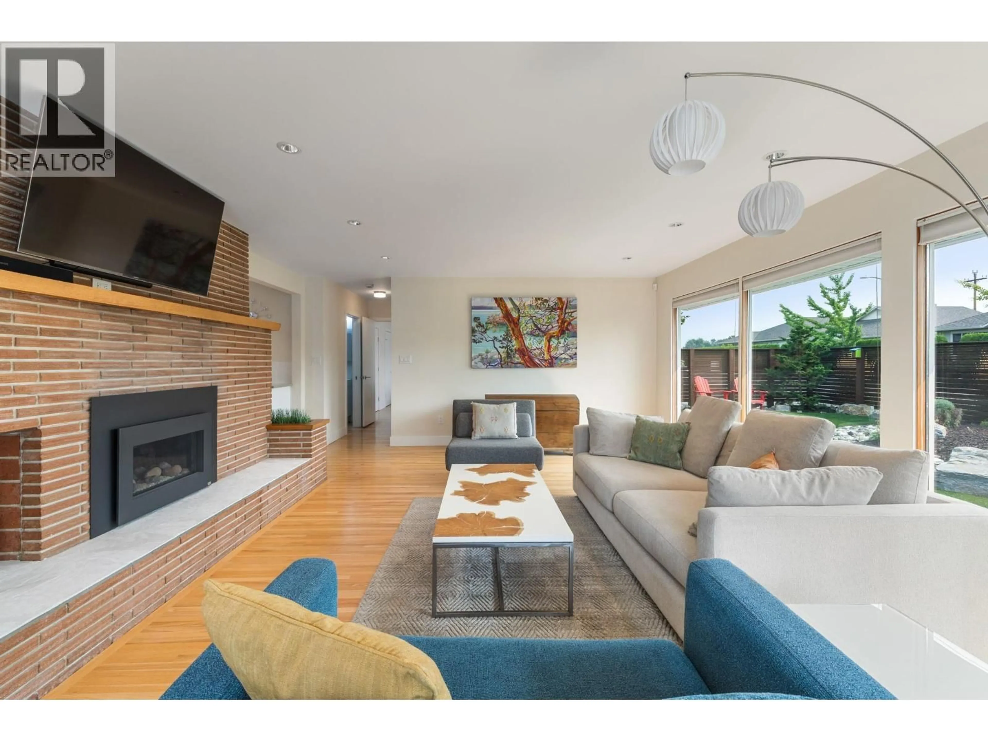 Living room with furniture, unknown for 1470 GUISACHAN PLACE, Kelowna British Columbia V1Y7X7