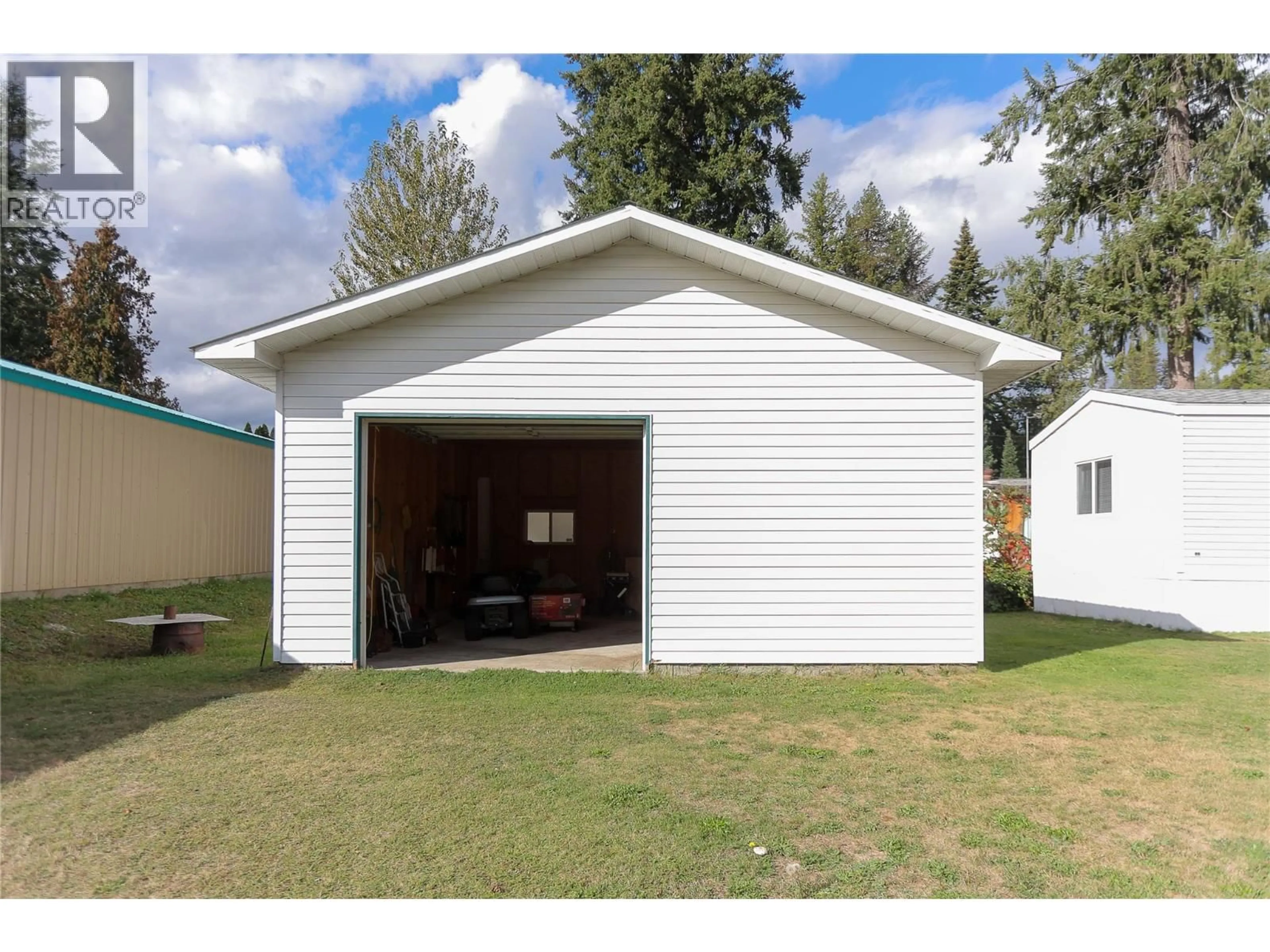 Indoor garage for 1029 GARDEN ROAD, South Slocan British Columbia V0G2G1