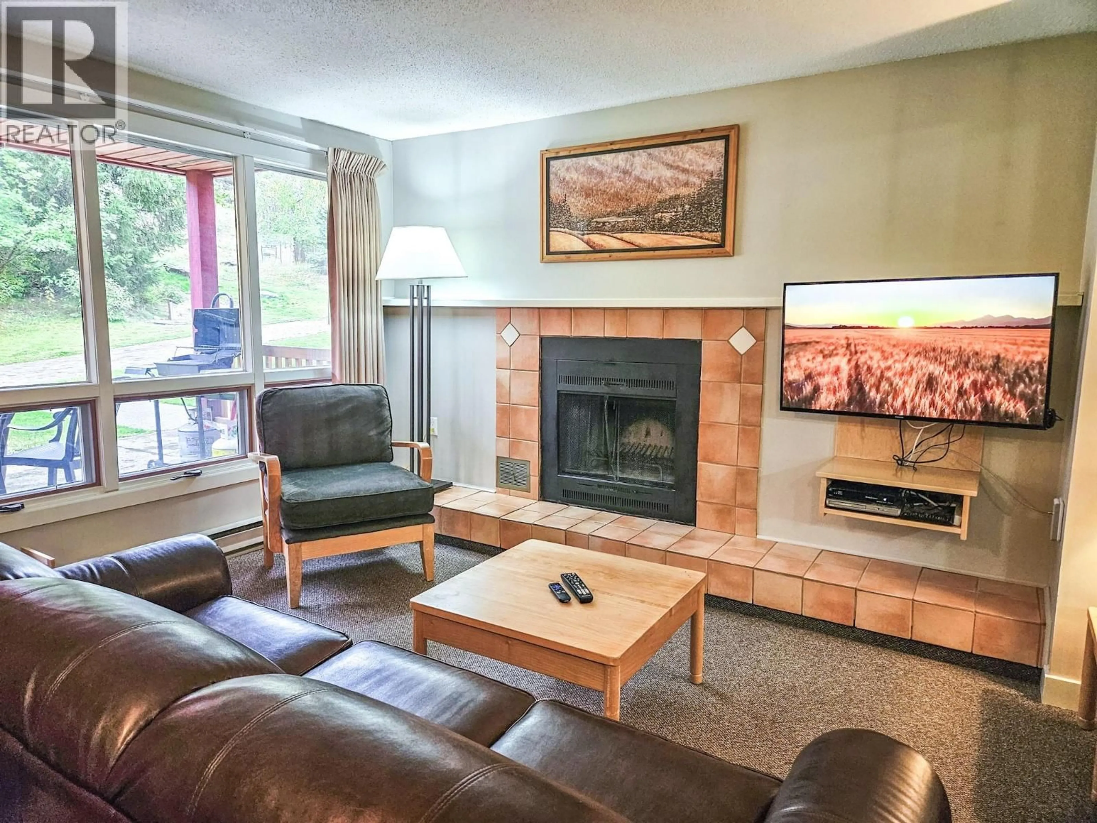 Living room with furniture, unknown for 613 - 2030 PANORAMA DRIVE, Panorama British Columbia V0A1T0