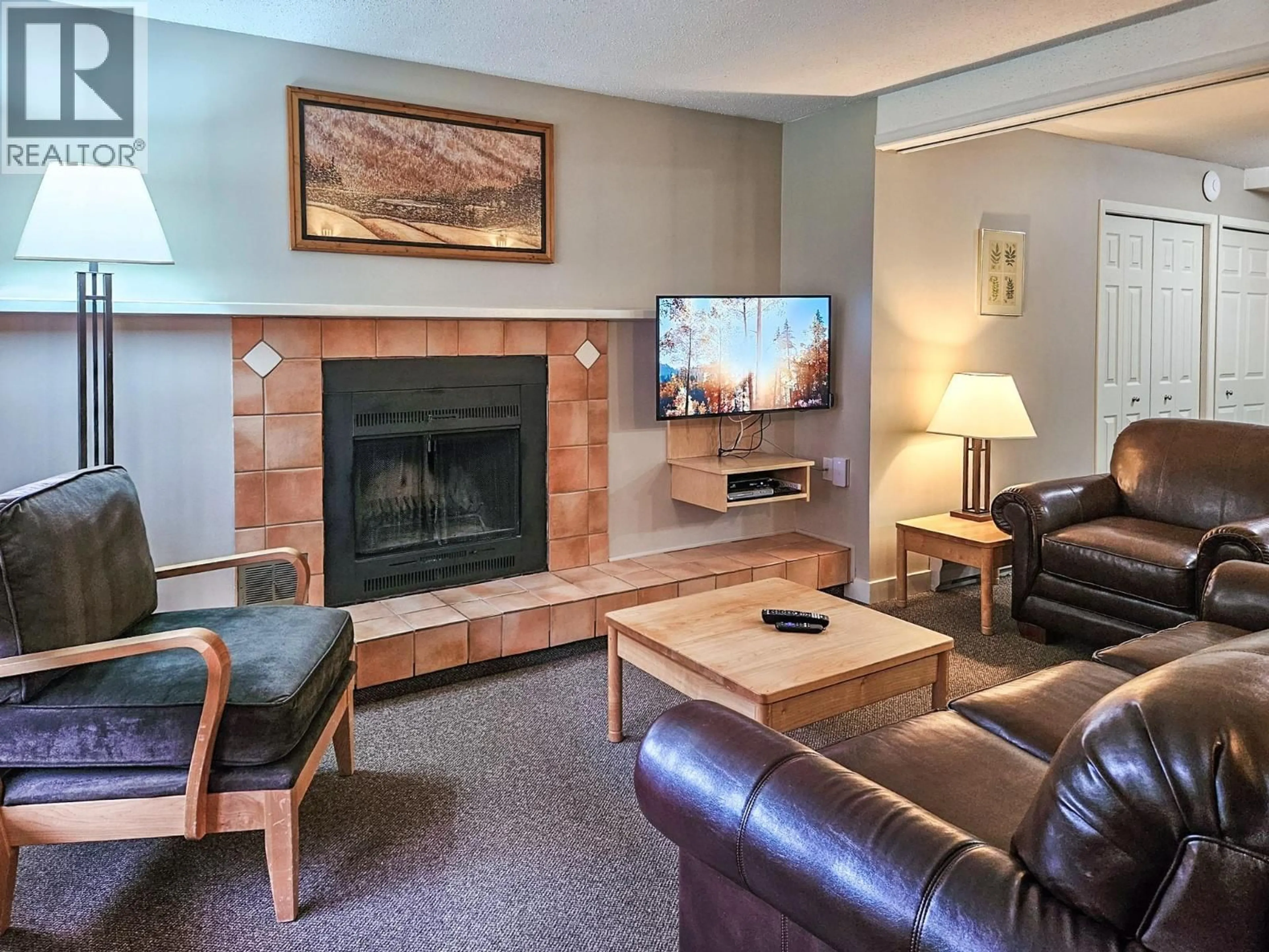 Living room with furniture, unknown for 613 - 2030 PANORAMA DRIVE, Panorama British Columbia V0A1T0