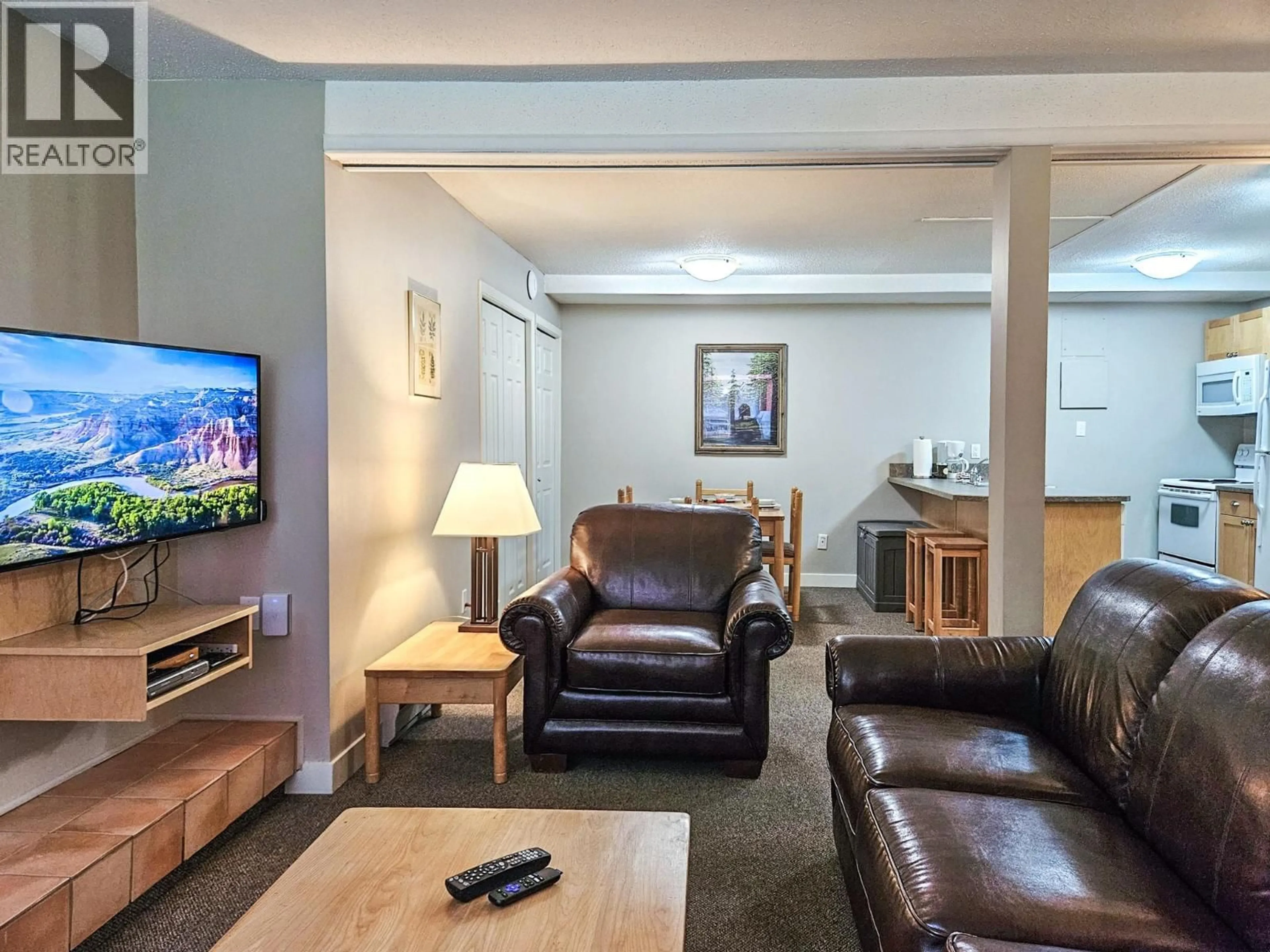 Living room with furniture, unknown for 613 - 2030 PANORAMA DRIVE, Panorama British Columbia V0A1T0