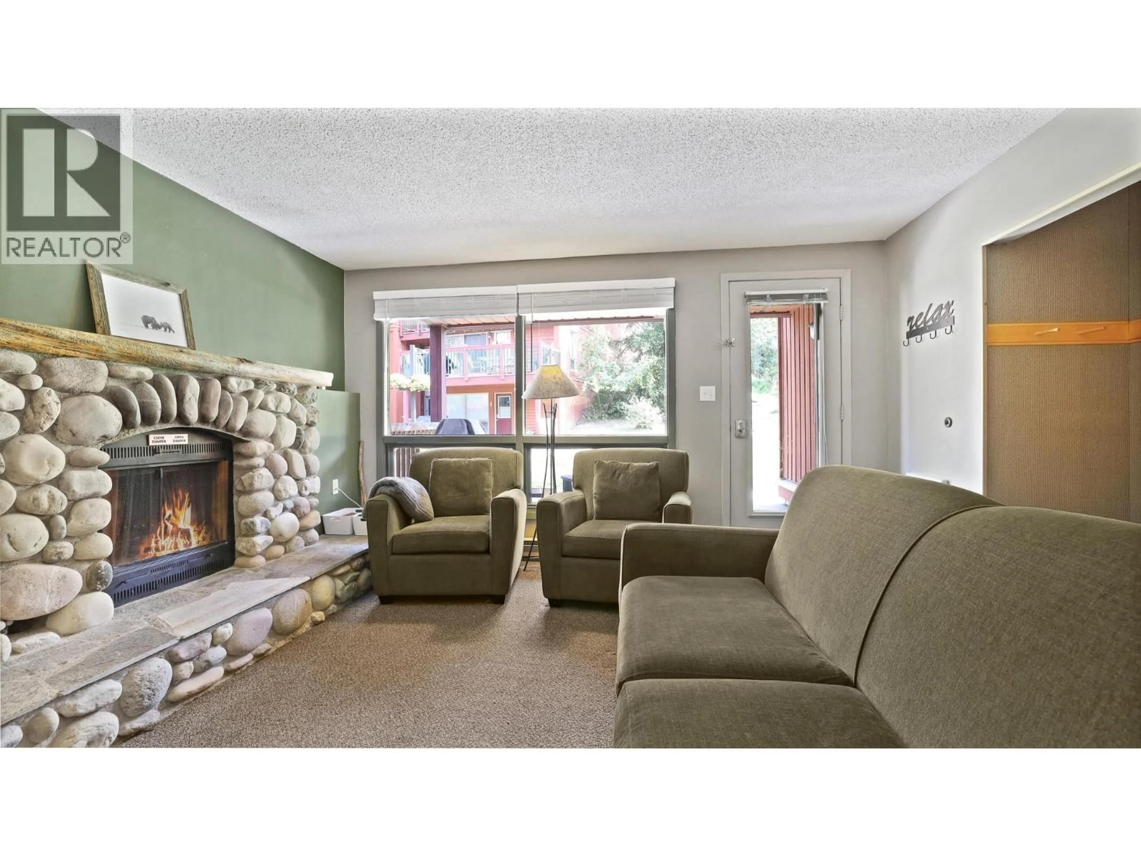 Living room with furniture, unknown for 619 - 2030 PANORAMA DRIVE, Panorama British Columbia V0A1T0