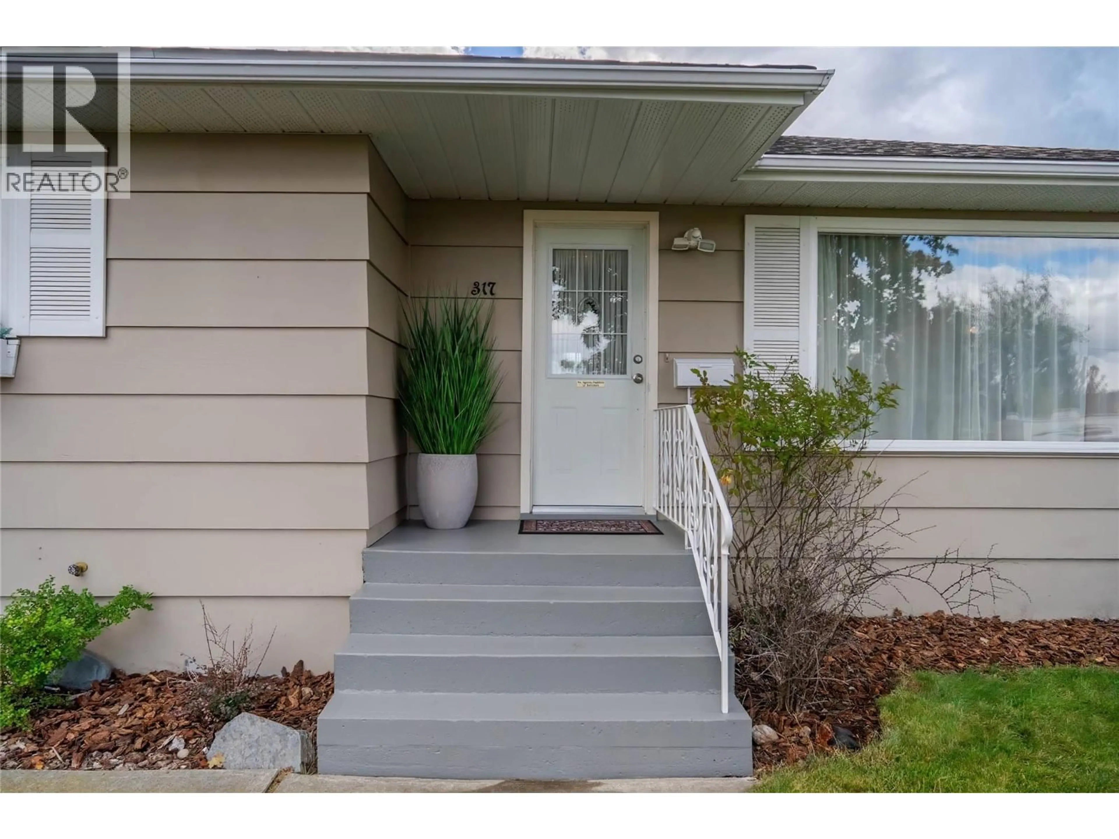Home with vinyl exterior material, street for 317 9TH STREET SOUTH, Cranbrook British Columbia V1C1R2