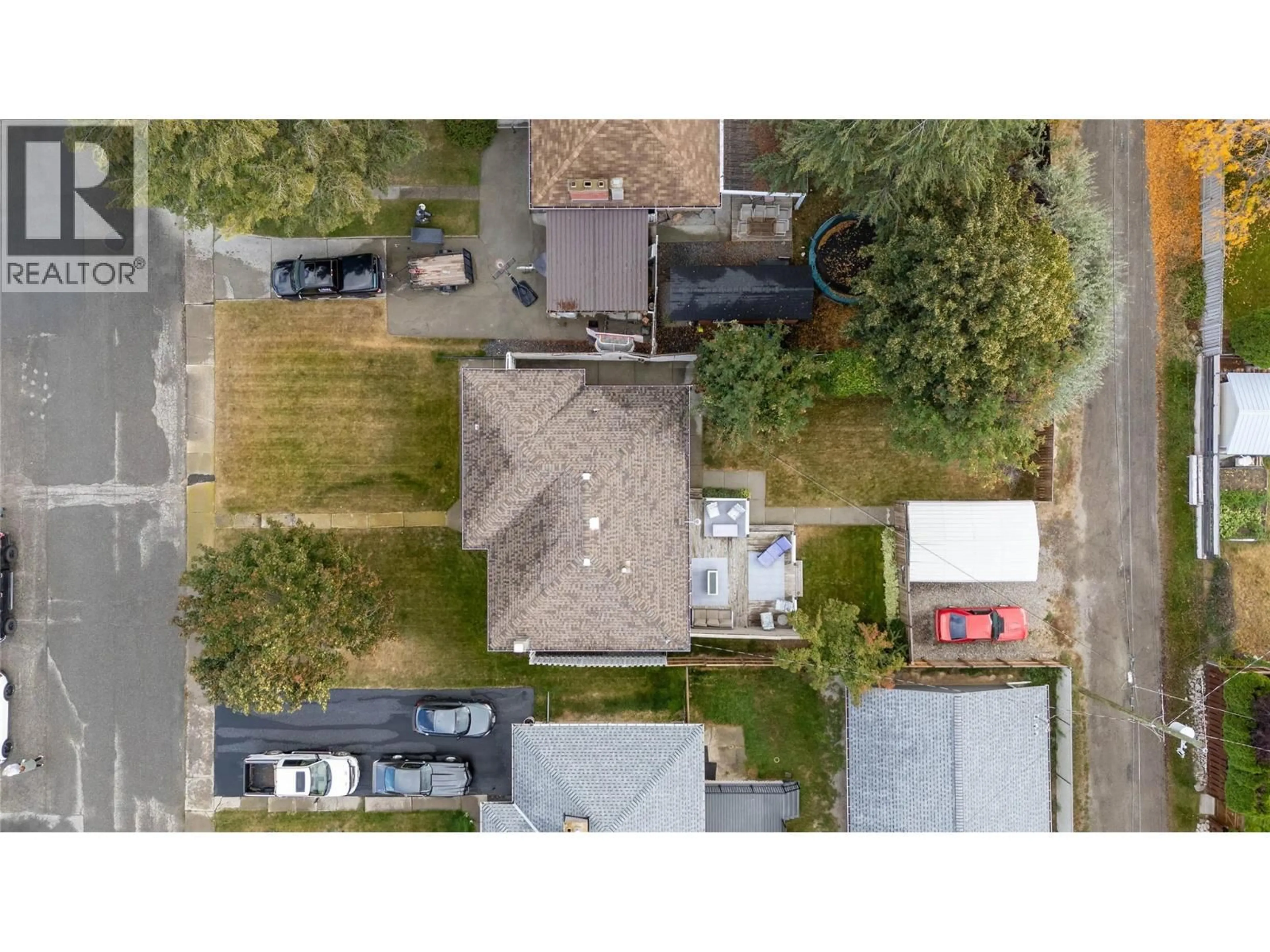 A pic from outside/outdoor area/front of a property/back of a property/a pic from drone, street for 317 9TH STREET SOUTH, Cranbrook British Columbia V1C1R2