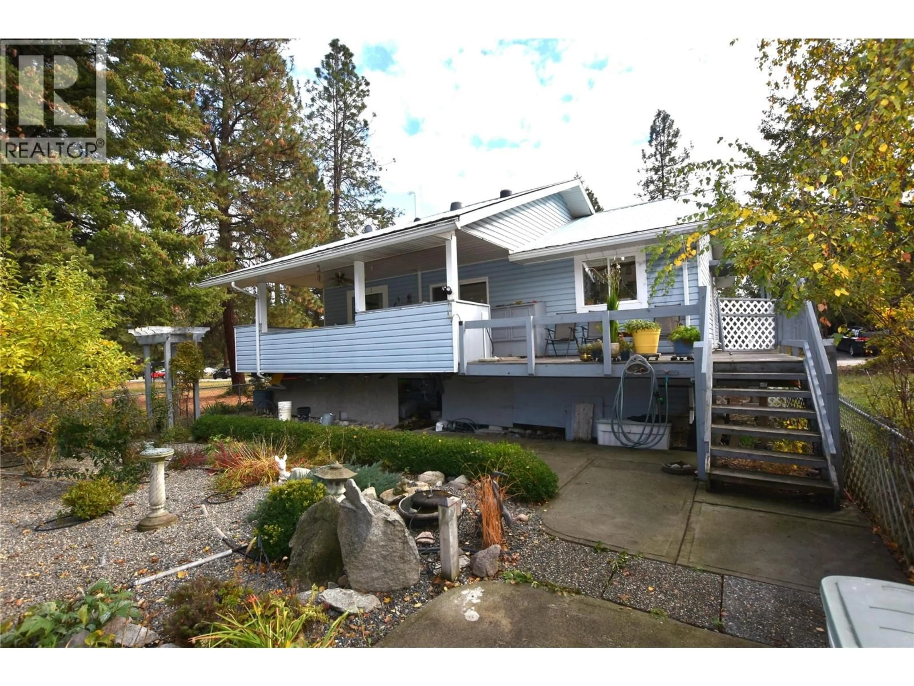Home with vinyl exterior material, unknown for 415 HUMMINGBIRD AVENUE, Vernon British Columbia V1H2A1