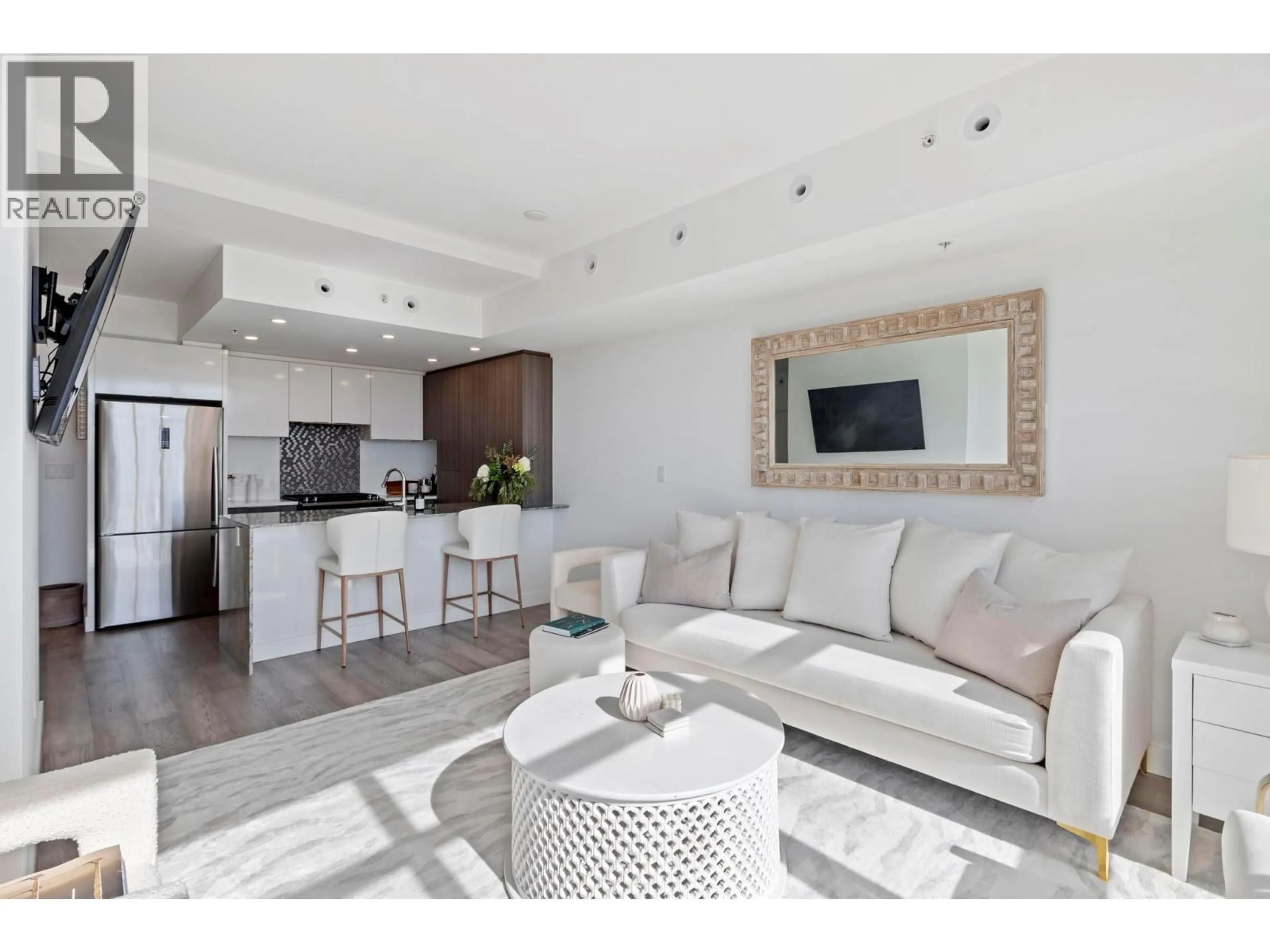 Living room with furniture, unknown for 1106 - 1151 SUNSET DRIVE, Kelowna British Columbia V1Y0G2