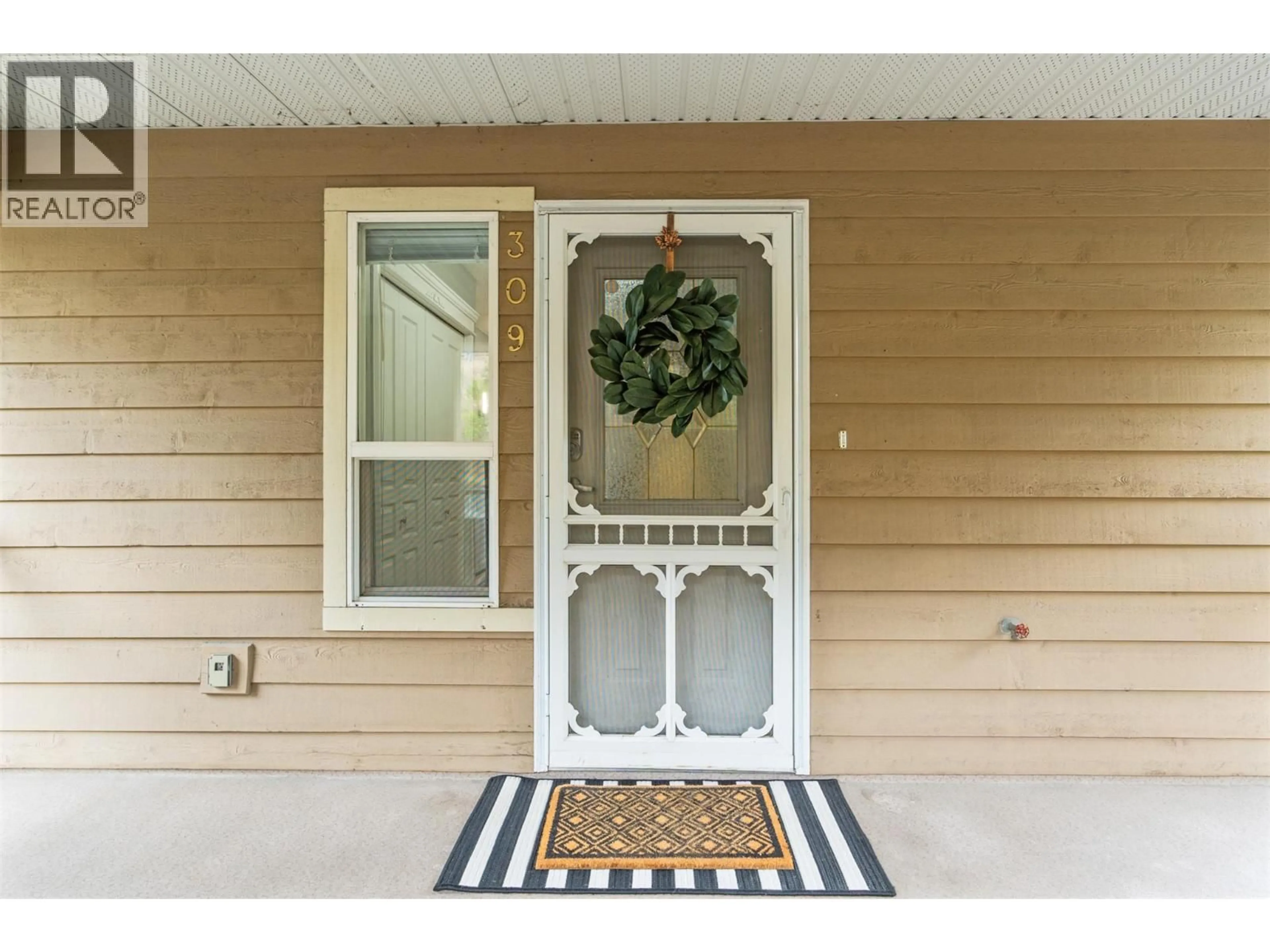 Indoor entryway for 309 - 307 BROWNE ROAD, Vernon British Columbia V1T7M2