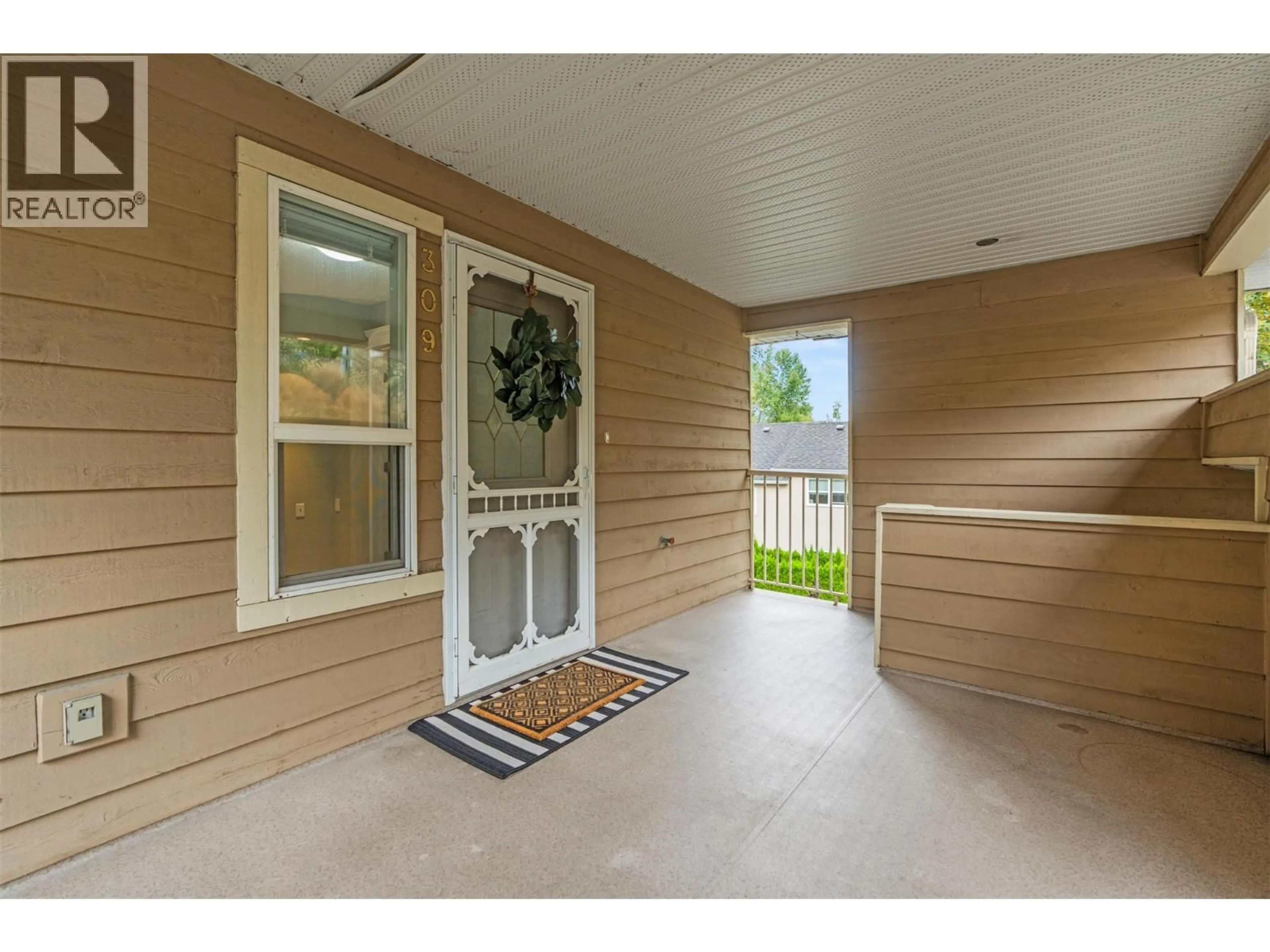Indoor entryway for 309 - 307 BROWNE ROAD, Vernon British Columbia V1T7M2