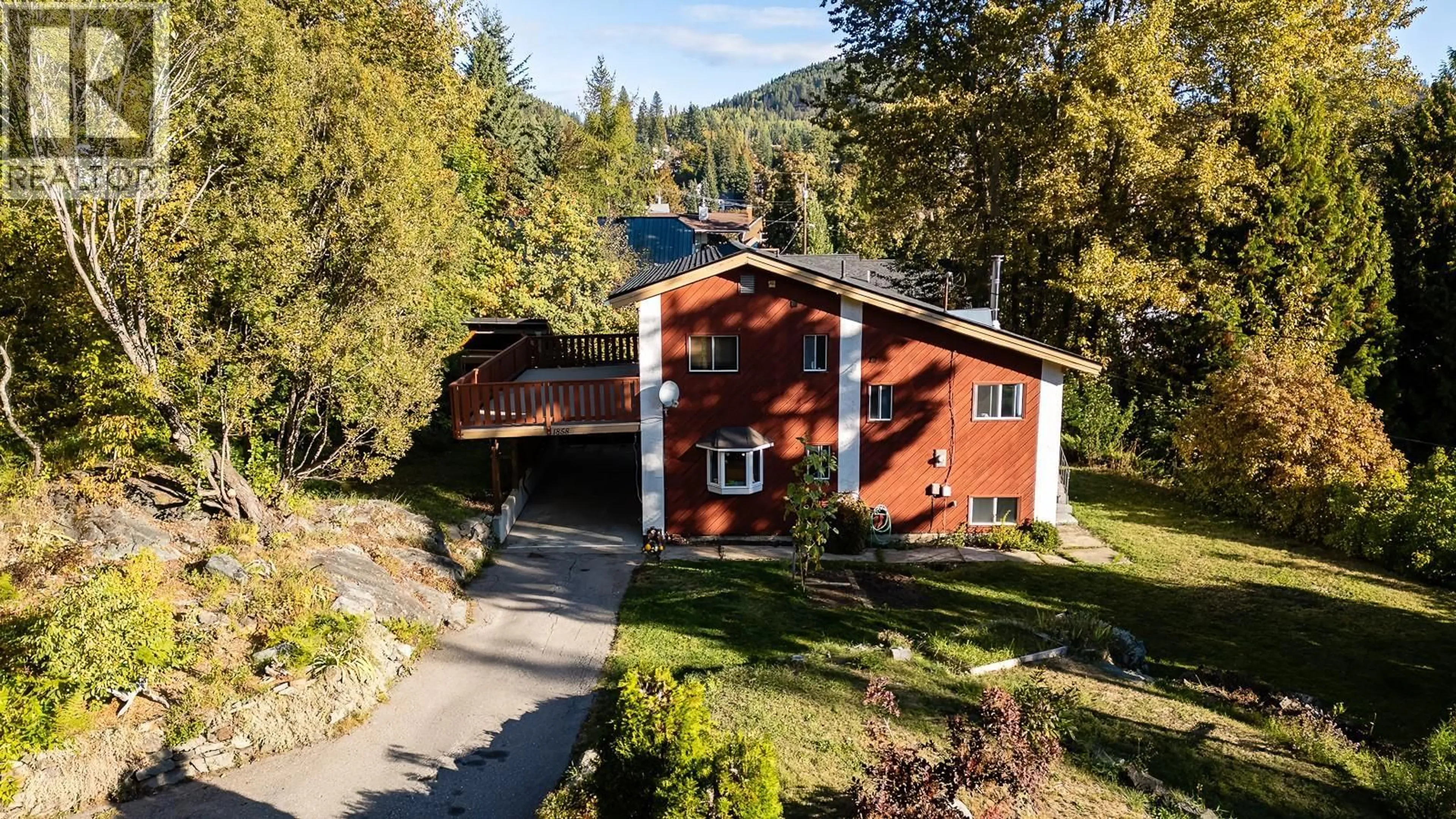 A pic from outside/outdoor area/front of a property/back of a property/a pic from drone, street for 1858 PRINCESS AVENUE, Rossland British Columbia V0G1Y0
