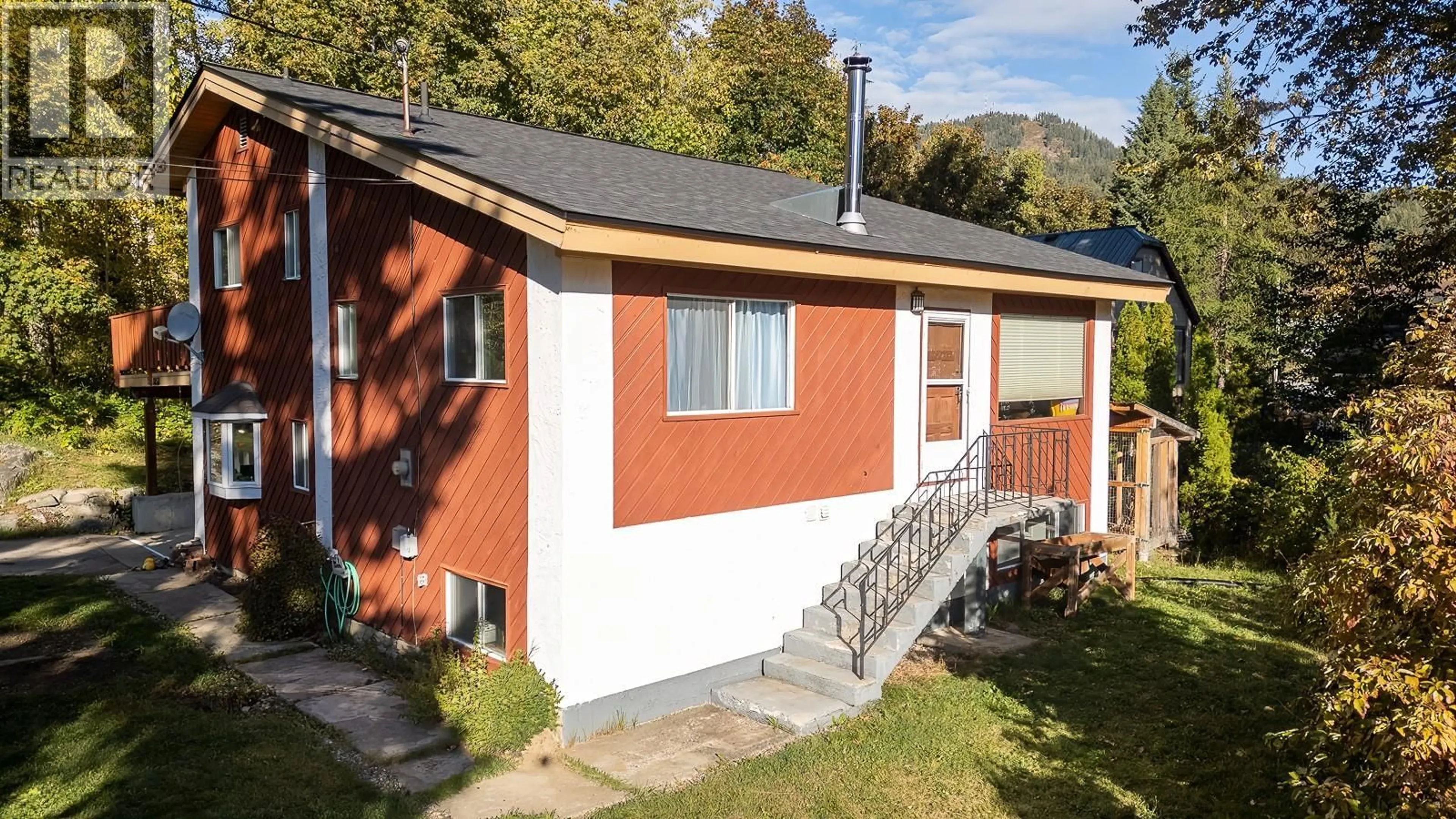 Home with vinyl exterior material, unknown for 1858 PRINCESS AVENUE, Rossland British Columbia V0G1Y0