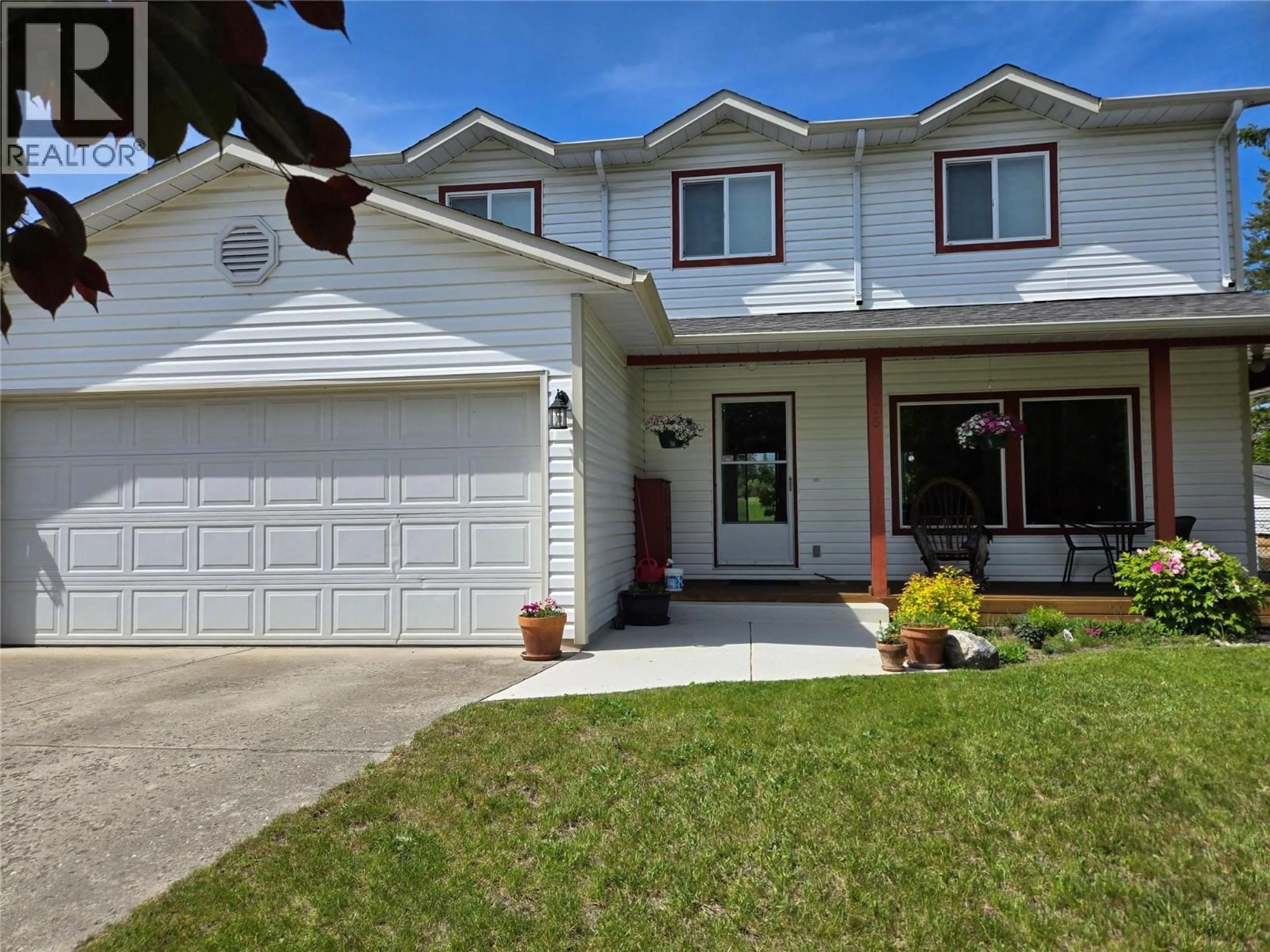 Home with vinyl exterior material, street for 3175 HIGHLAND PARK AVENUE, Armstrong British Columbia V4Y0K3