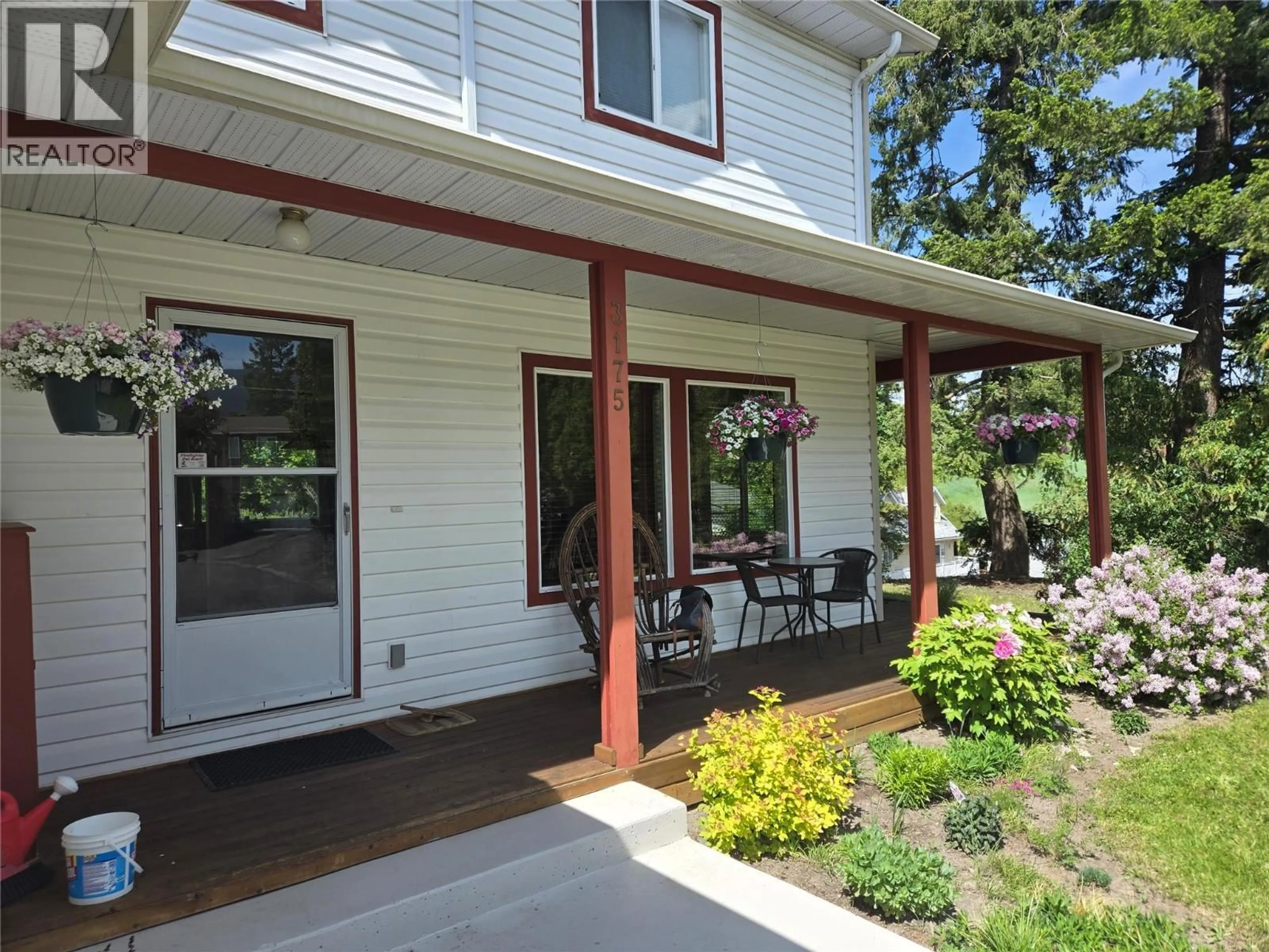 Patio, street for 3175 HIGHLAND PARK AVENUE, Armstrong British Columbia V4Y0K3