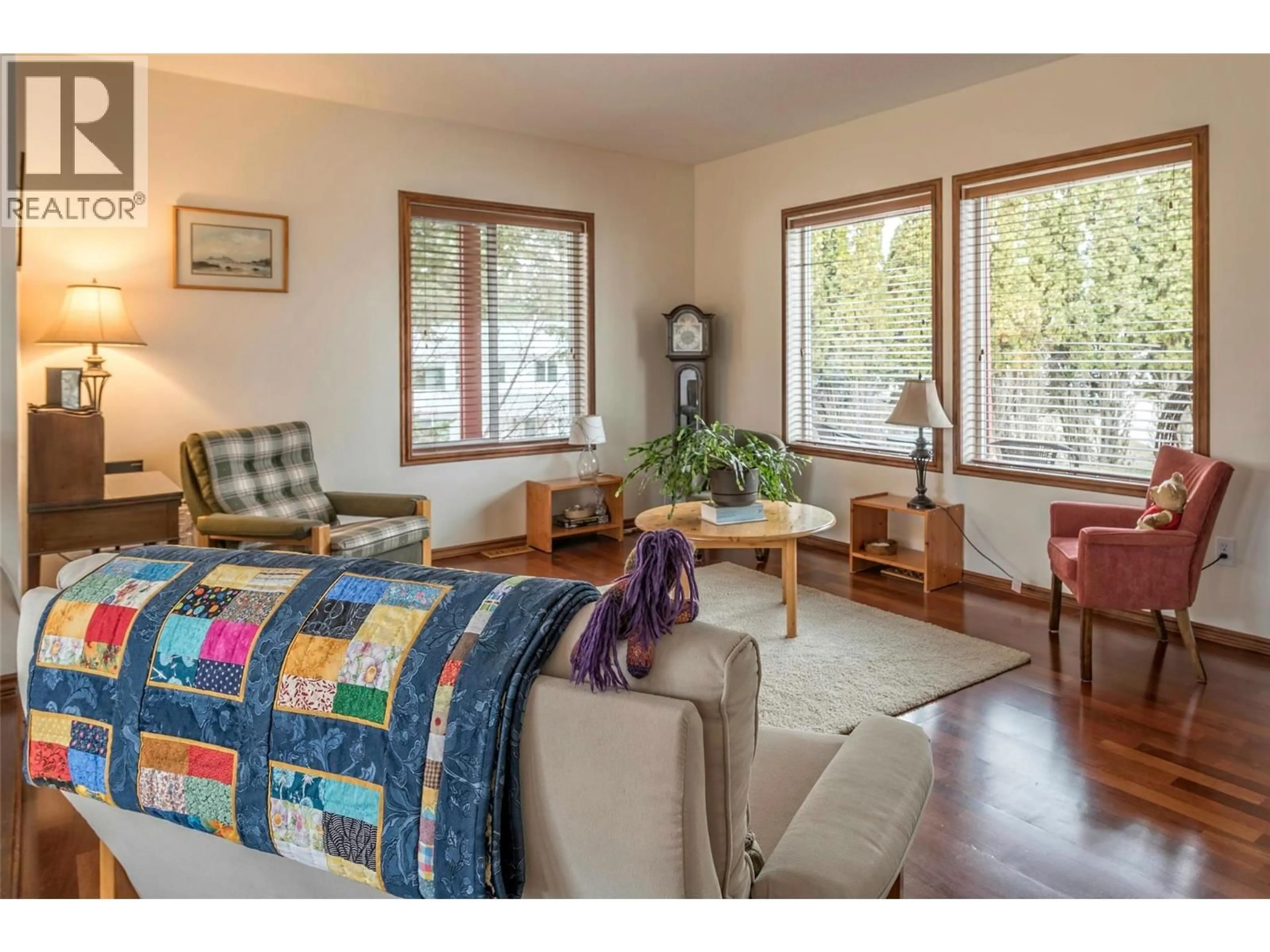 Living room with furniture, wood/laminate floor for 3175 HIGHLAND PARK AVENUE, Armstrong British Columbia V4Y0K3