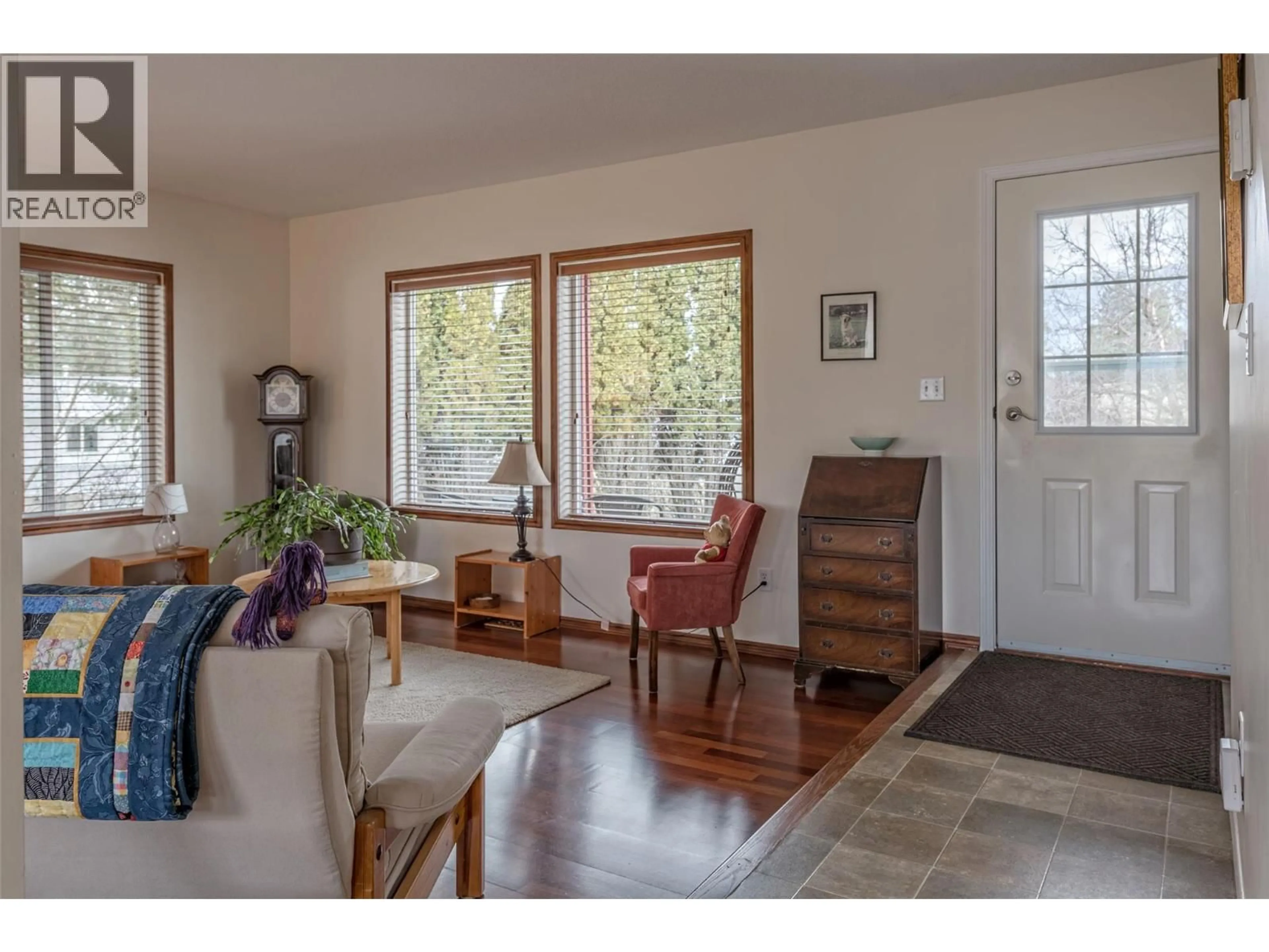 Living room with furniture, wood/laminate floor for 3175 HIGHLAND PARK AVENUE, Armstrong British Columbia V4Y0K3
