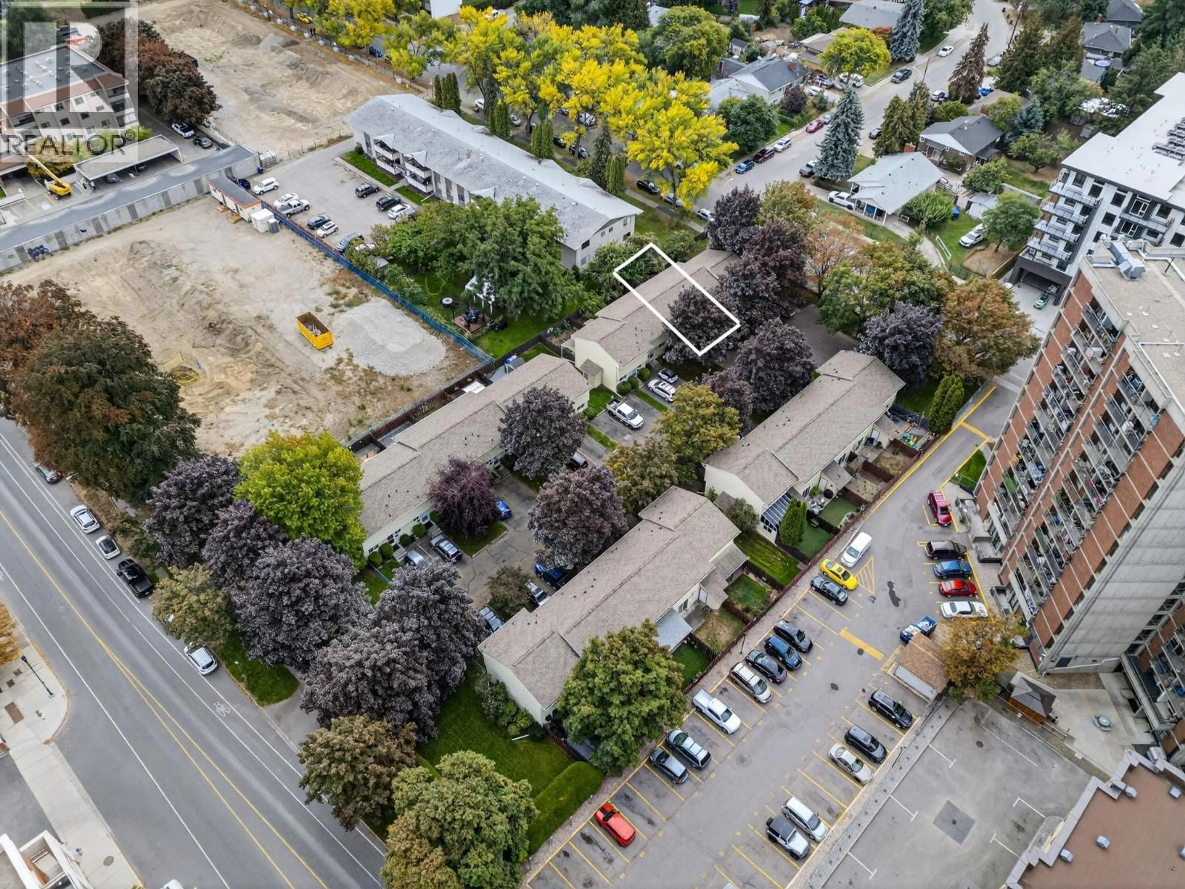 A pic from outside/outdoor area/front of a property/back of a property/a pic from drone, street for 9 - 1153 BERNARD AVENUE, Kelowna British Columbia V1Y6R3