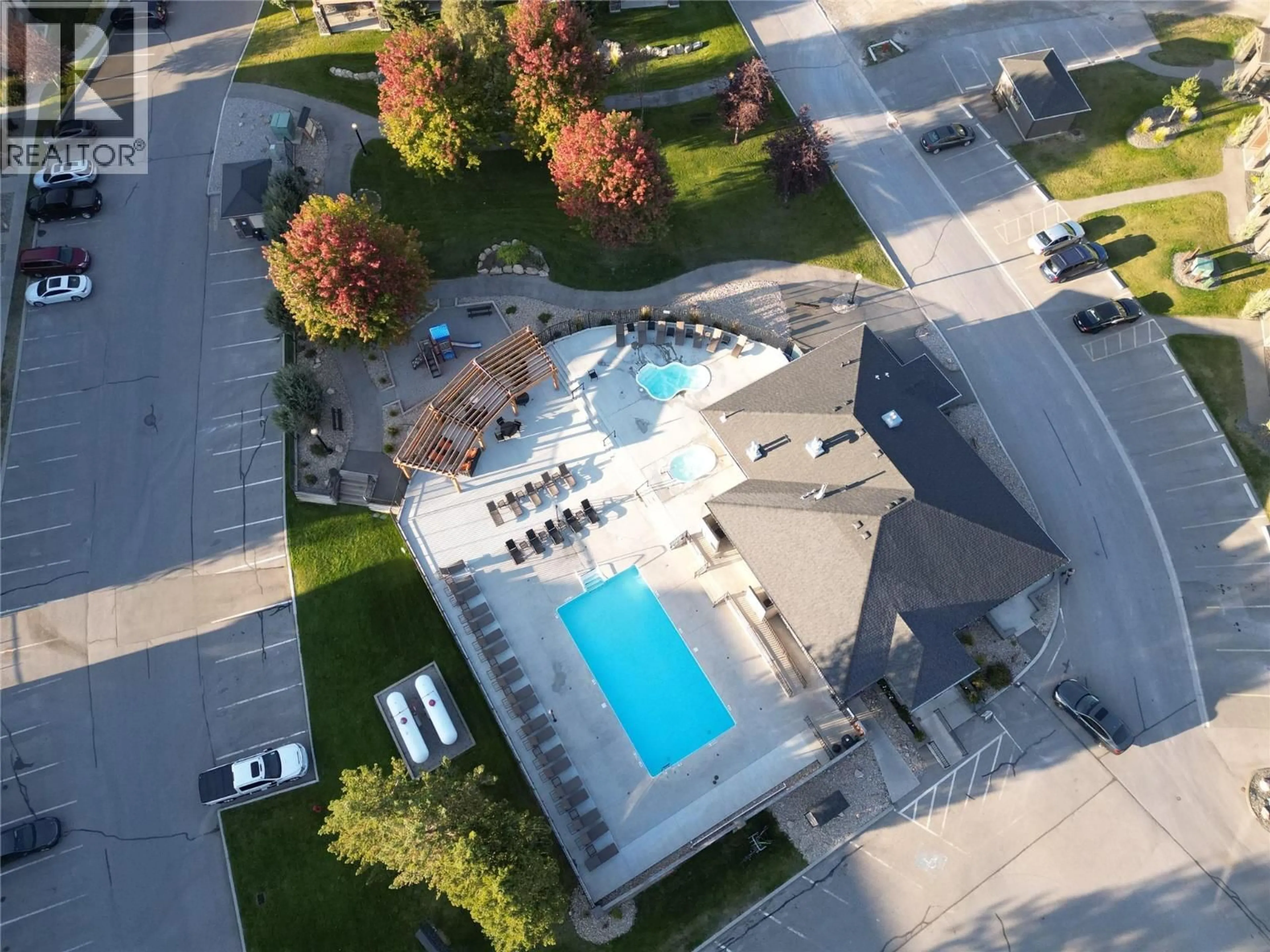 A pic from outside/outdoor area/front of a property/back of a property/a pic from drone, unknown for 532 B - 500 BIGHORN BOULEVARD, Radium Hot Springs British Columbia V0A1M0