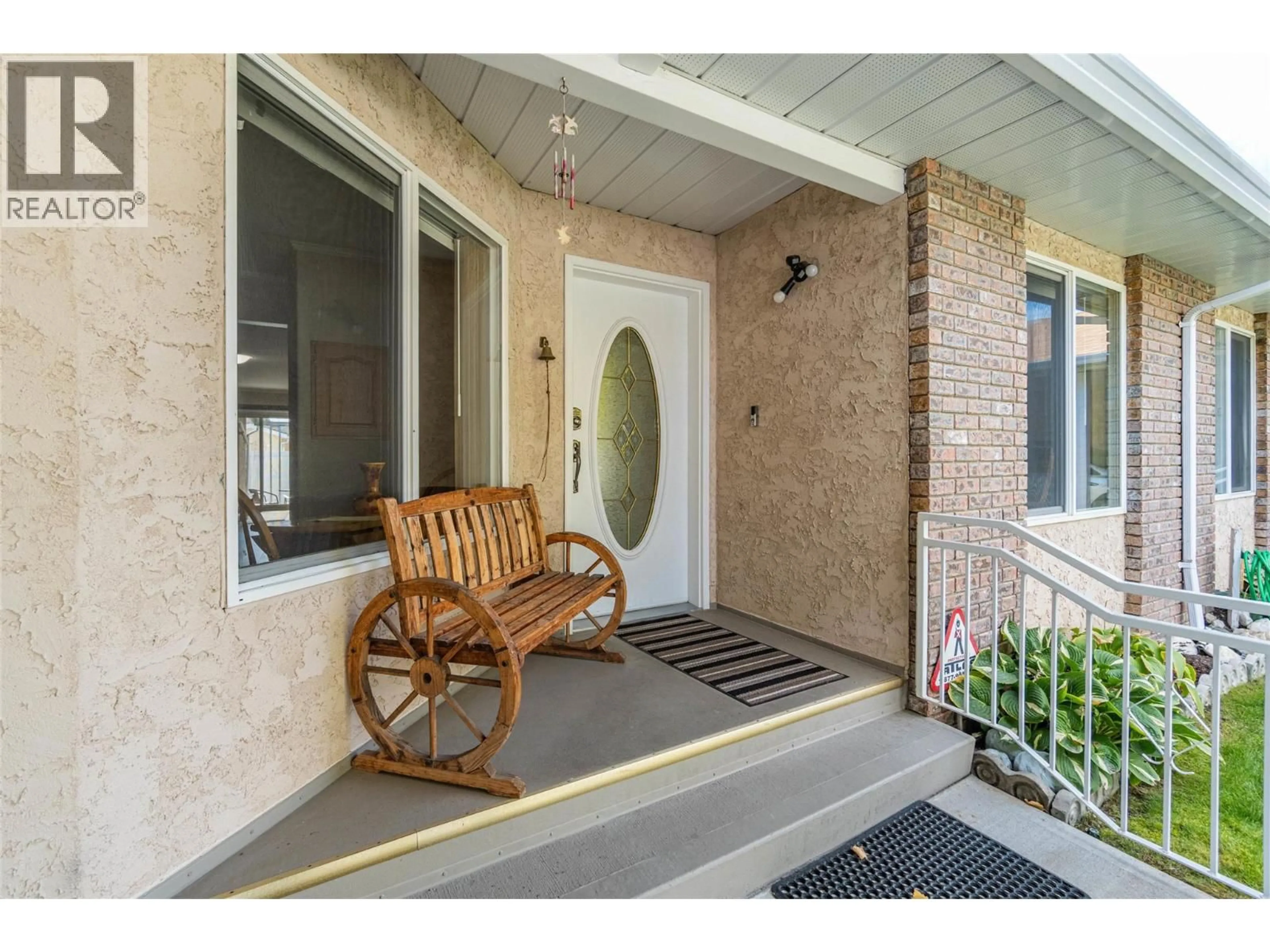 Indoor entryway for 8 - 115 REDWING PLACE, Oliver British Columbia V0H1T4