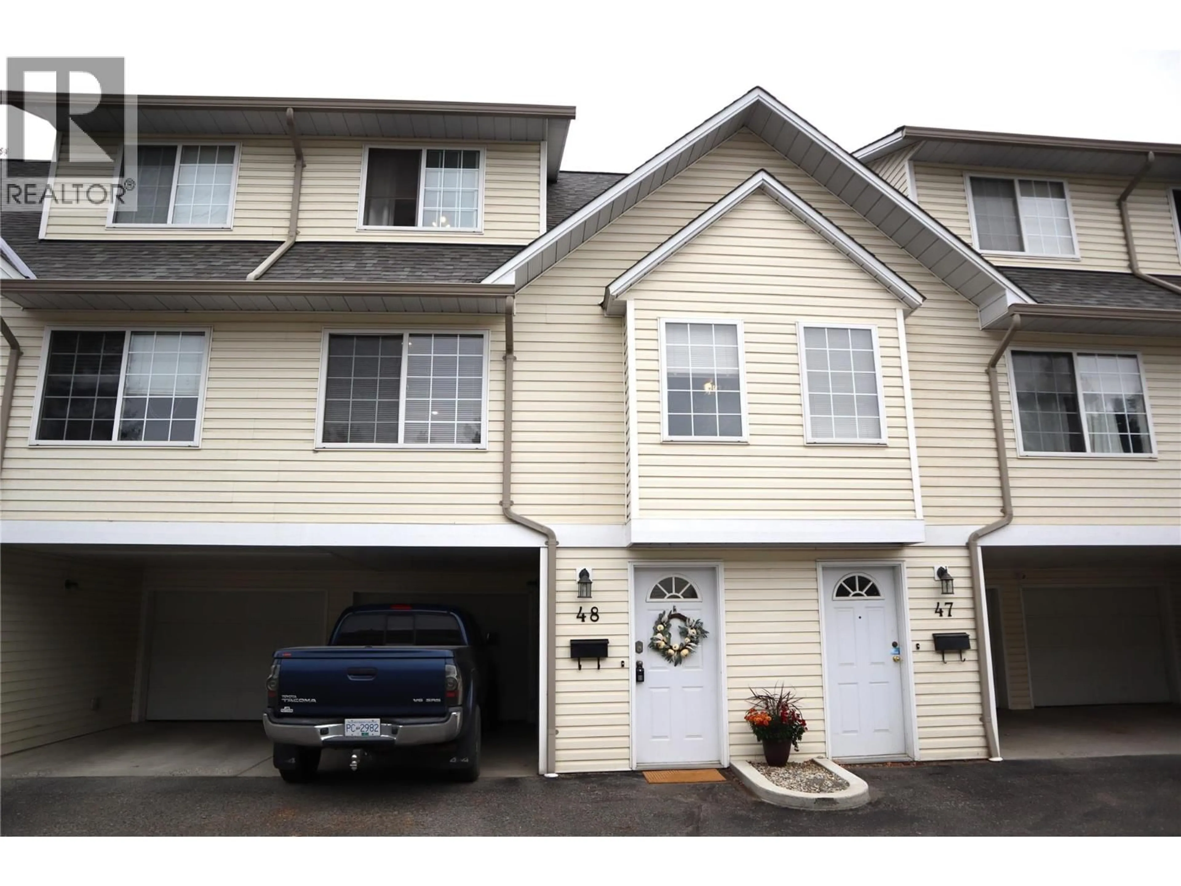Home with vinyl exterior material, street for 48 - 2020 ROBSON PLACE, Kamloops British Columbia V2E2N2