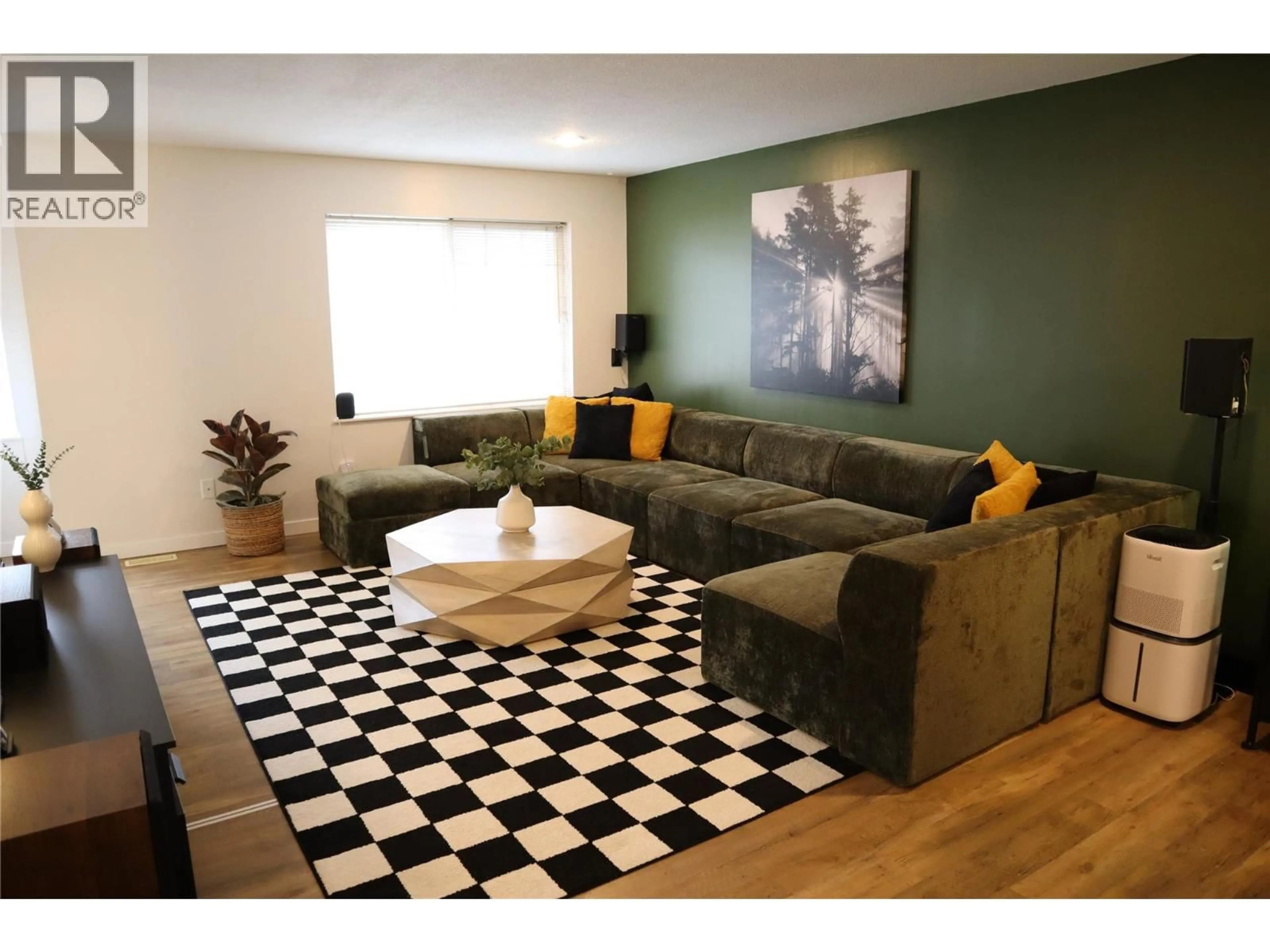 Living room with furniture, unknown for 48 - 2020 ROBSON PLACE, Kamloops British Columbia V2E2N2