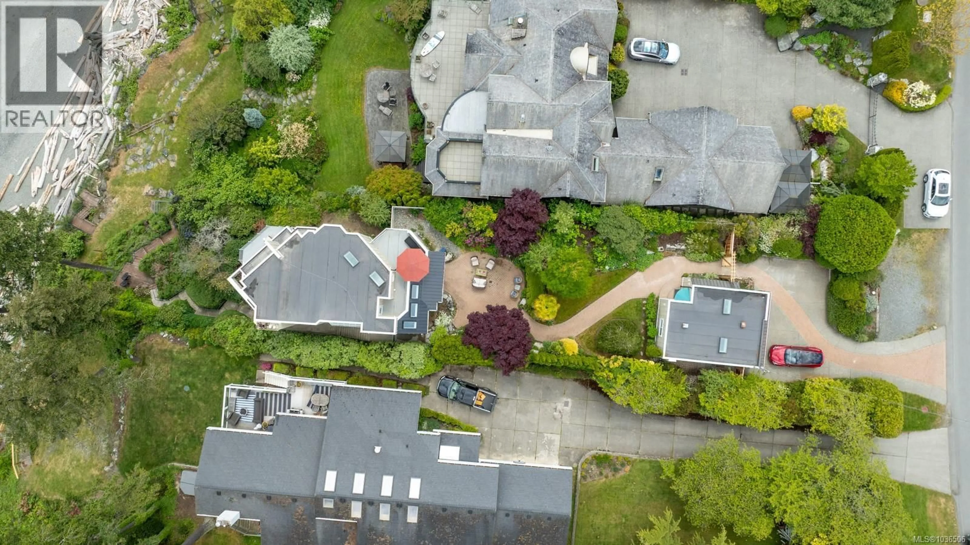 A pic from outside/outdoor area/front of a property/back of a property/a pic from drone, street for 5267 PARKER AVENUE, Saanich British Columbia V8Y2N1