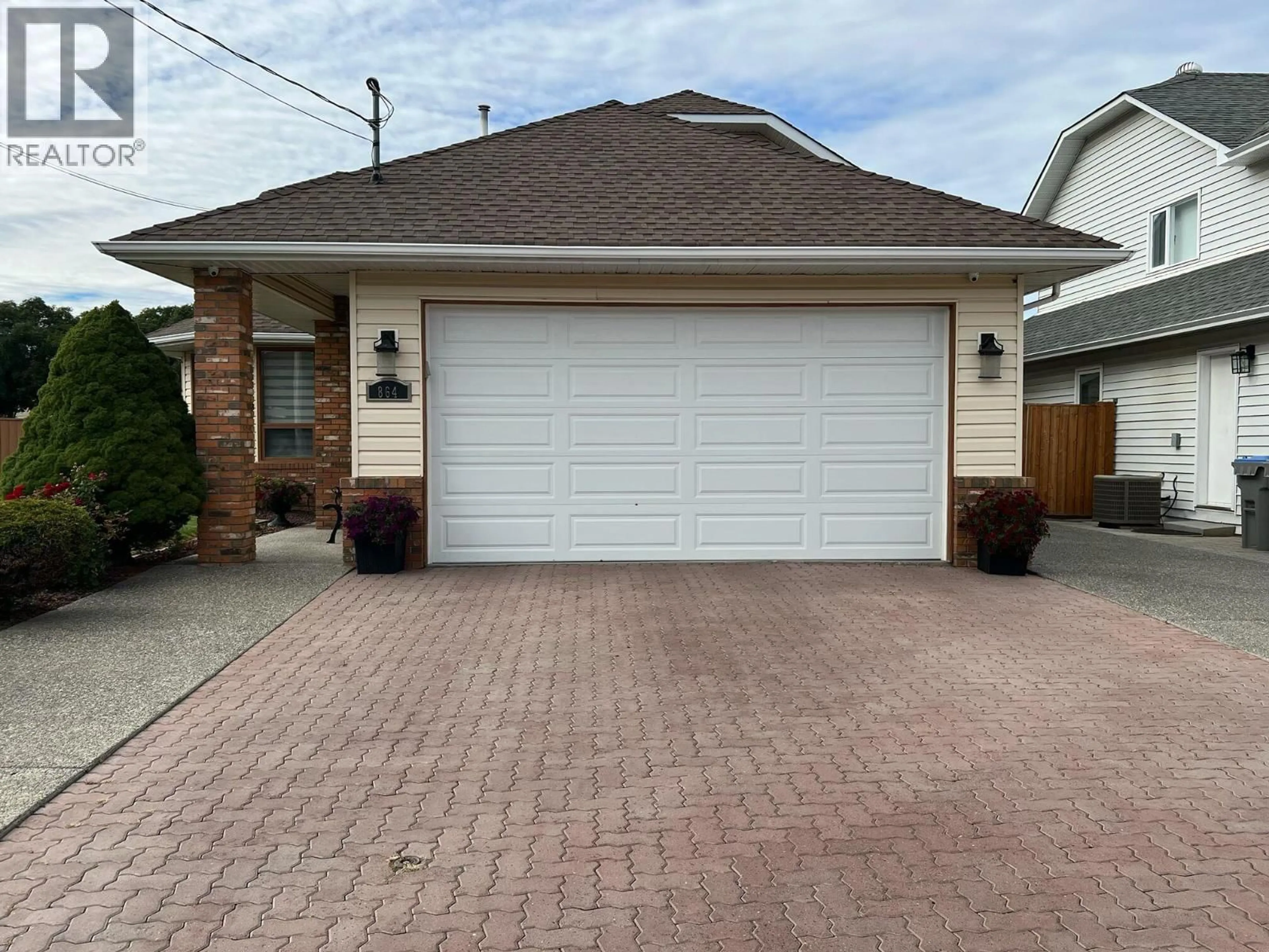 Indoor garage for 864 NICOLANI DRIVE, Kamloops British Columbia V2B5B3
