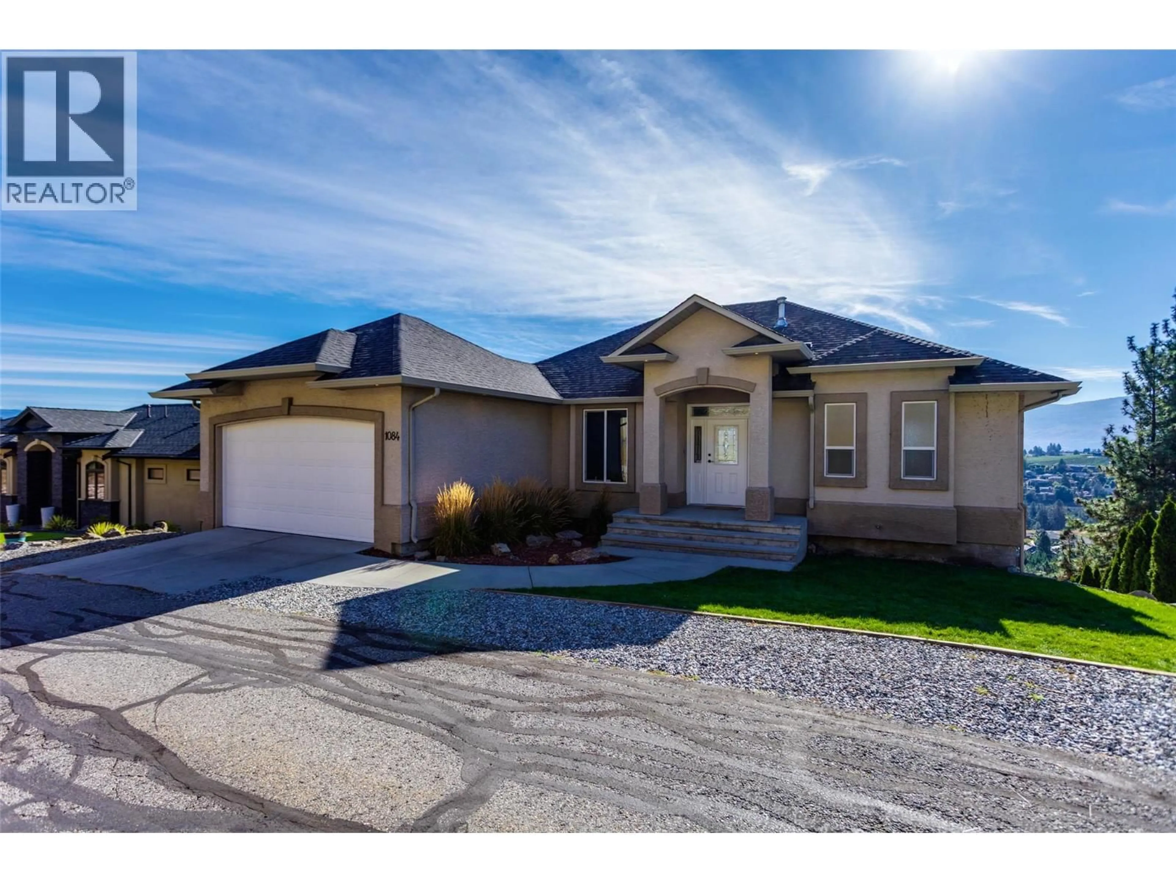 Home with vinyl exterior material, street for 1084 AURORA HEIGHTS OTHER, West Kelowna British Columbia V1Z4B2