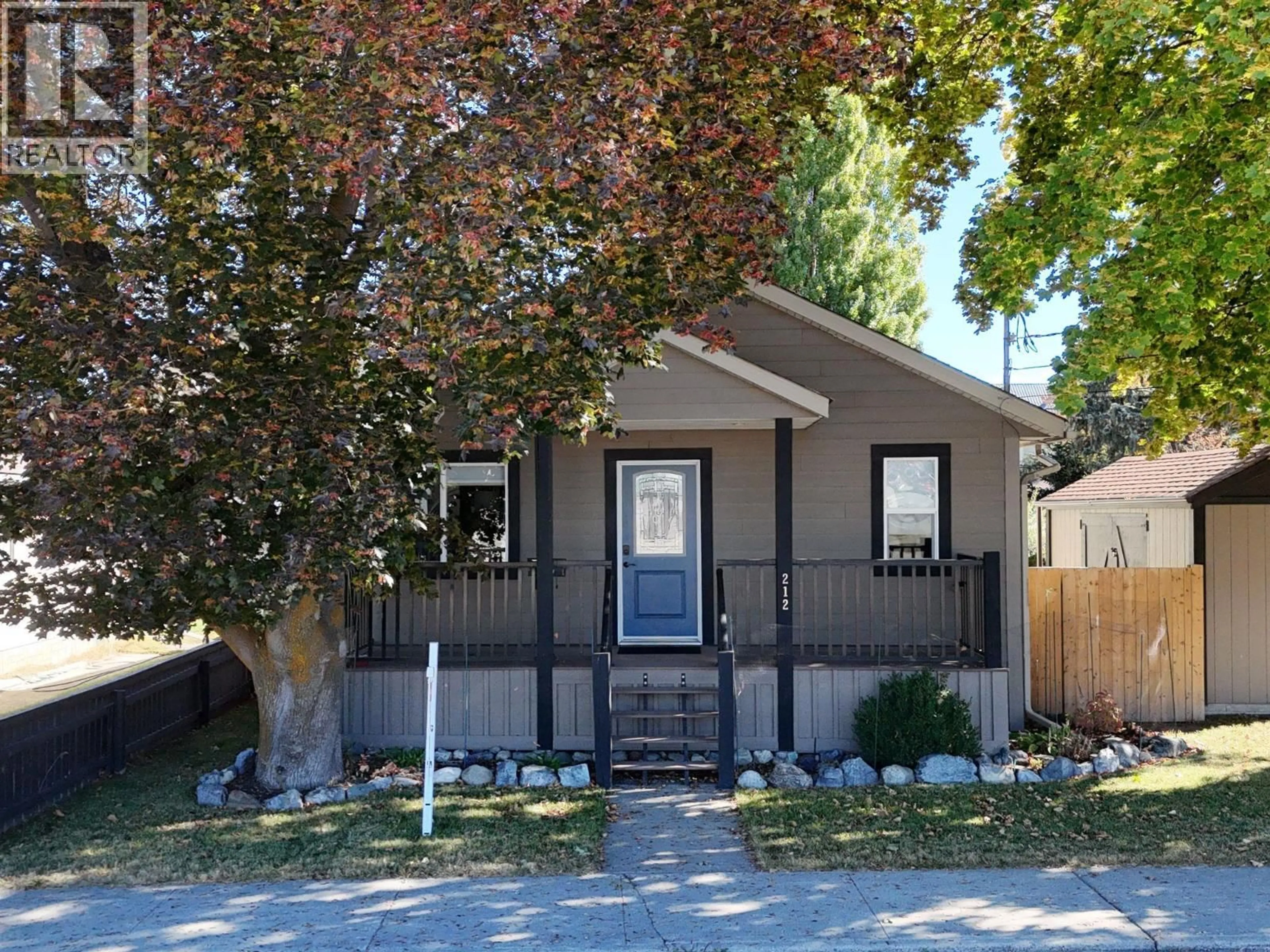 Home with vinyl exterior material, street for 212 16TH AVENUE NORTH, Cranbrook British Columbia V1C3W5