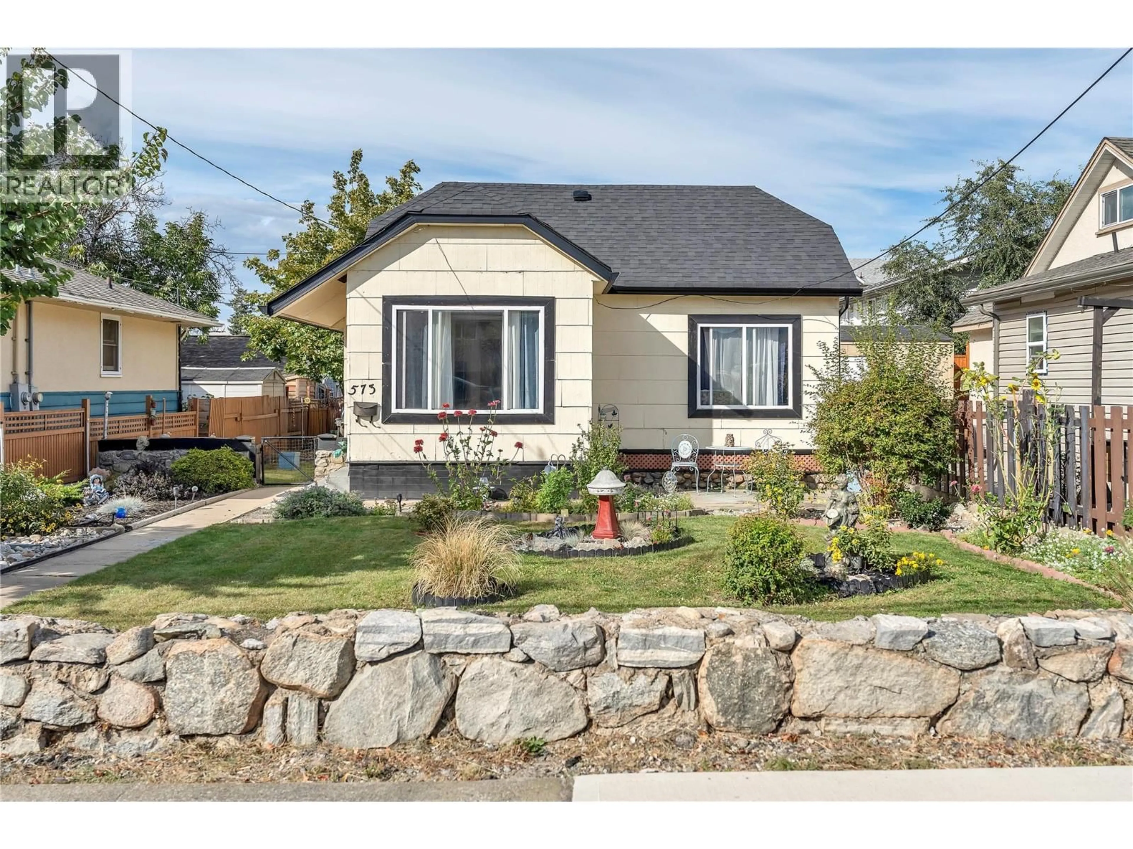 Home with vinyl exterior material, street for 573 JERMYN AVENUE, Penticton British Columbia V2A2E2