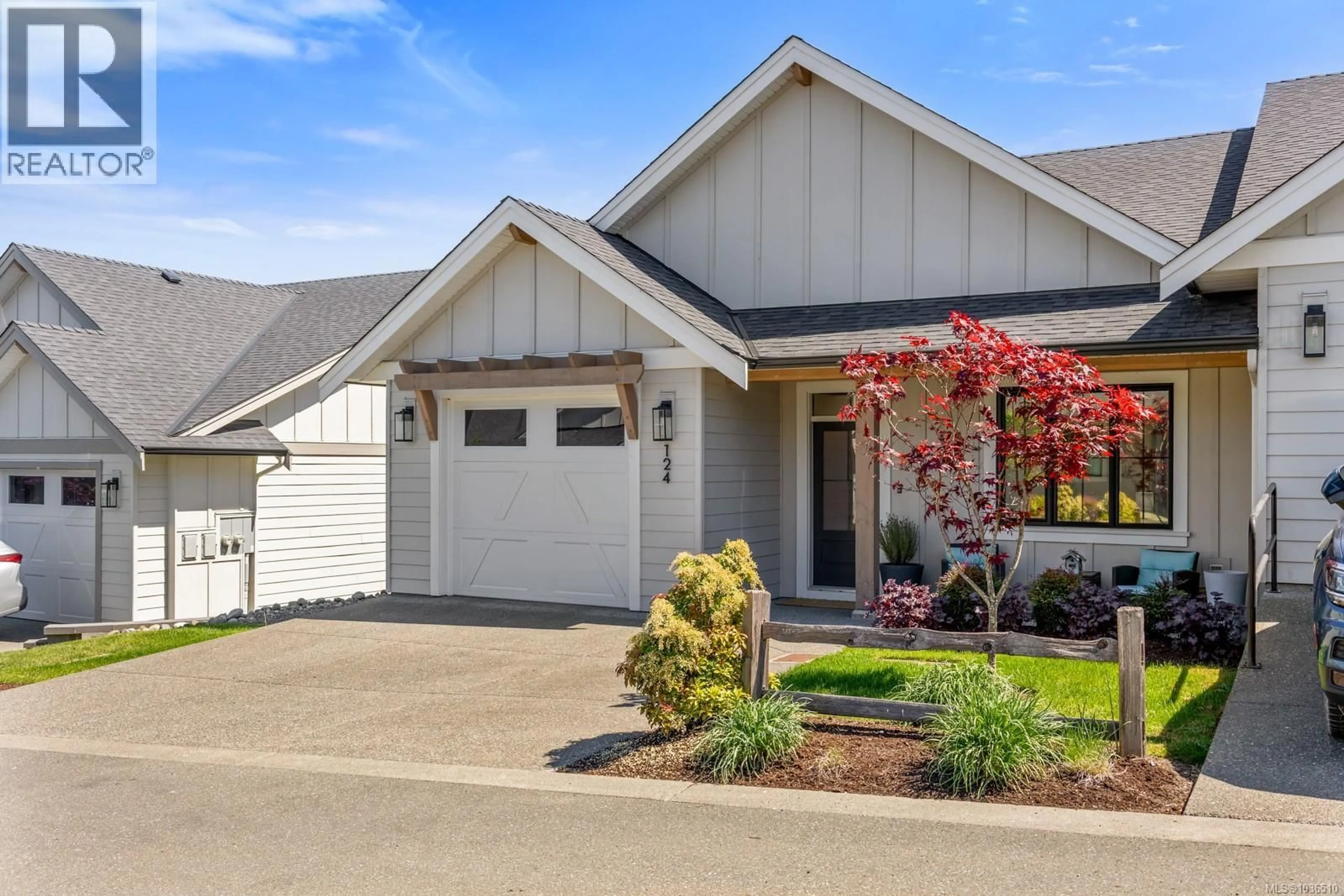 Home with vinyl exterior material, street for 124 - 4098 BUCKSTONE ROAD, Courtenay British Columbia V9N0H2