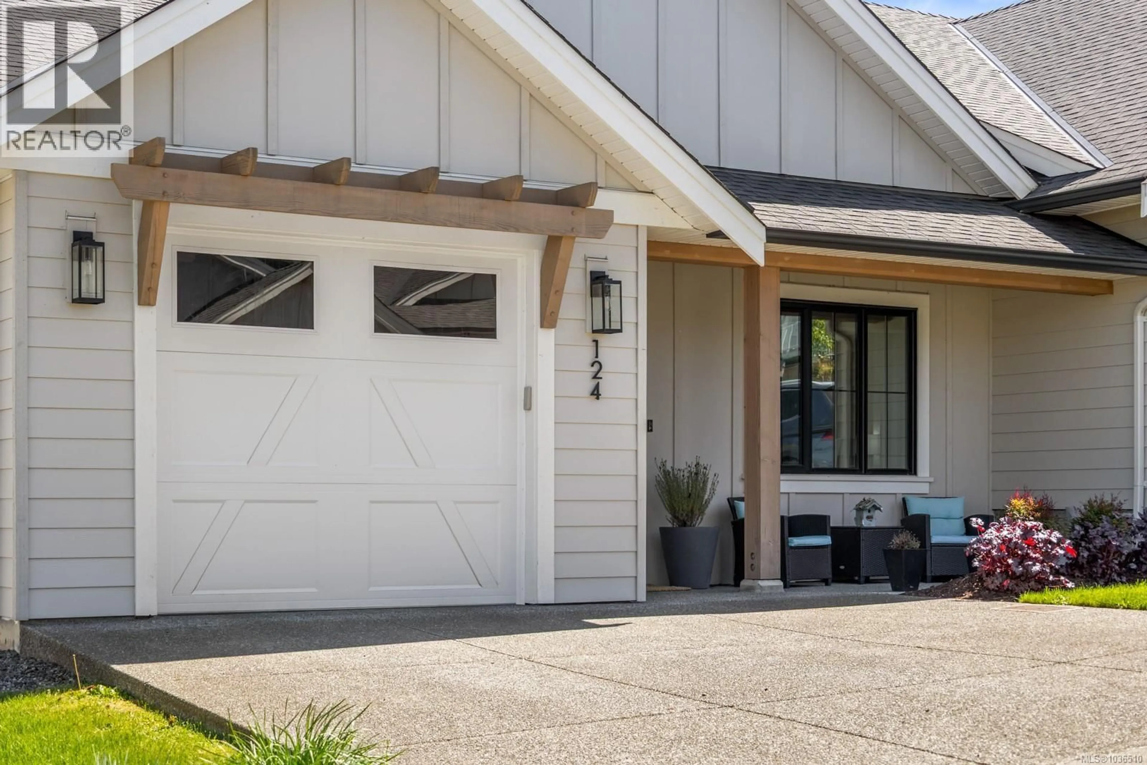Home with vinyl exterior material, street for 124 - 4098 BUCKSTONE ROAD, Courtenay British Columbia V9N0H2