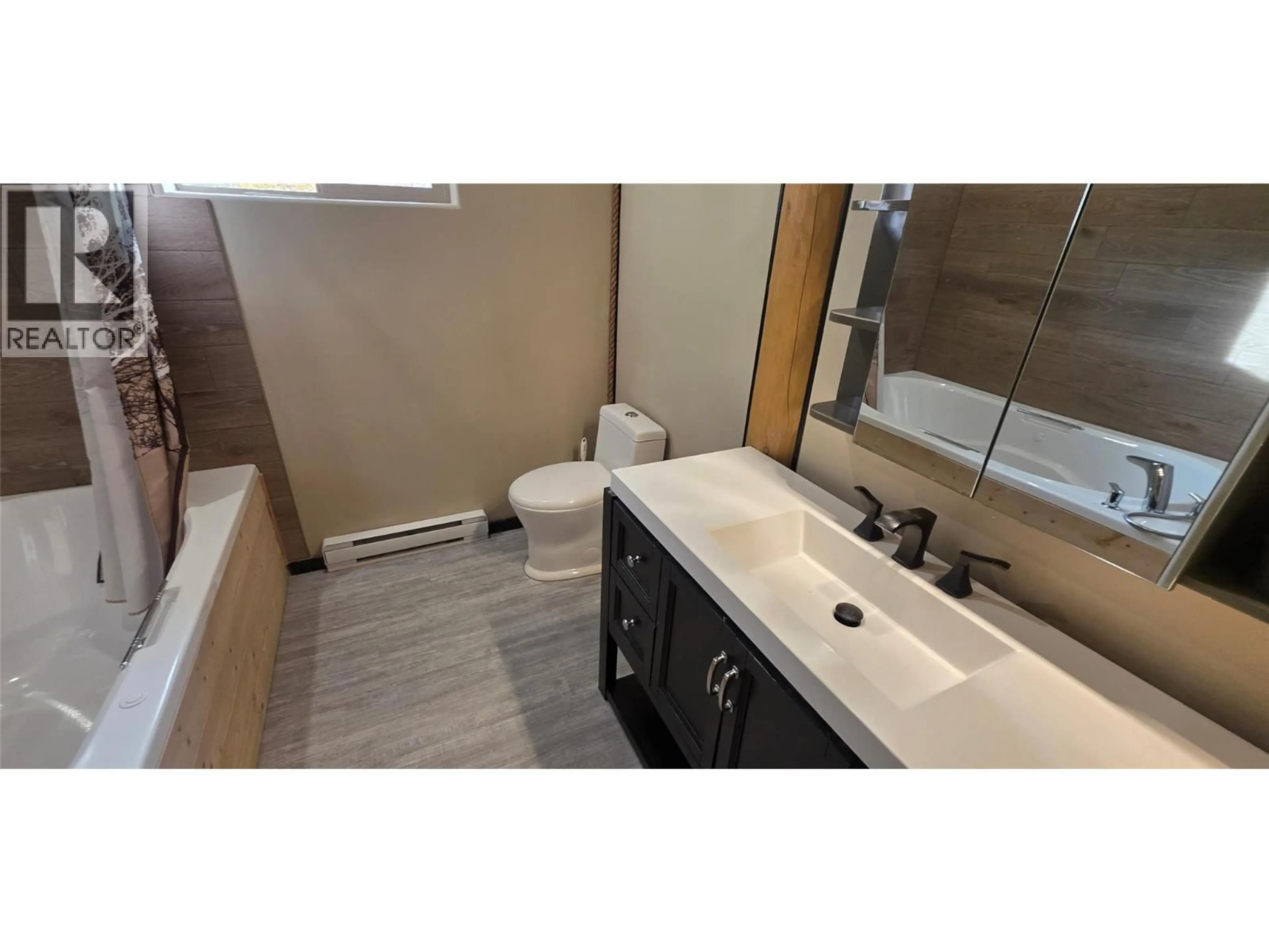 Standard bathroom, ceramic/tile floor for 853 CAWSTON AVENUE, Hedley British Columbia V0X1K0