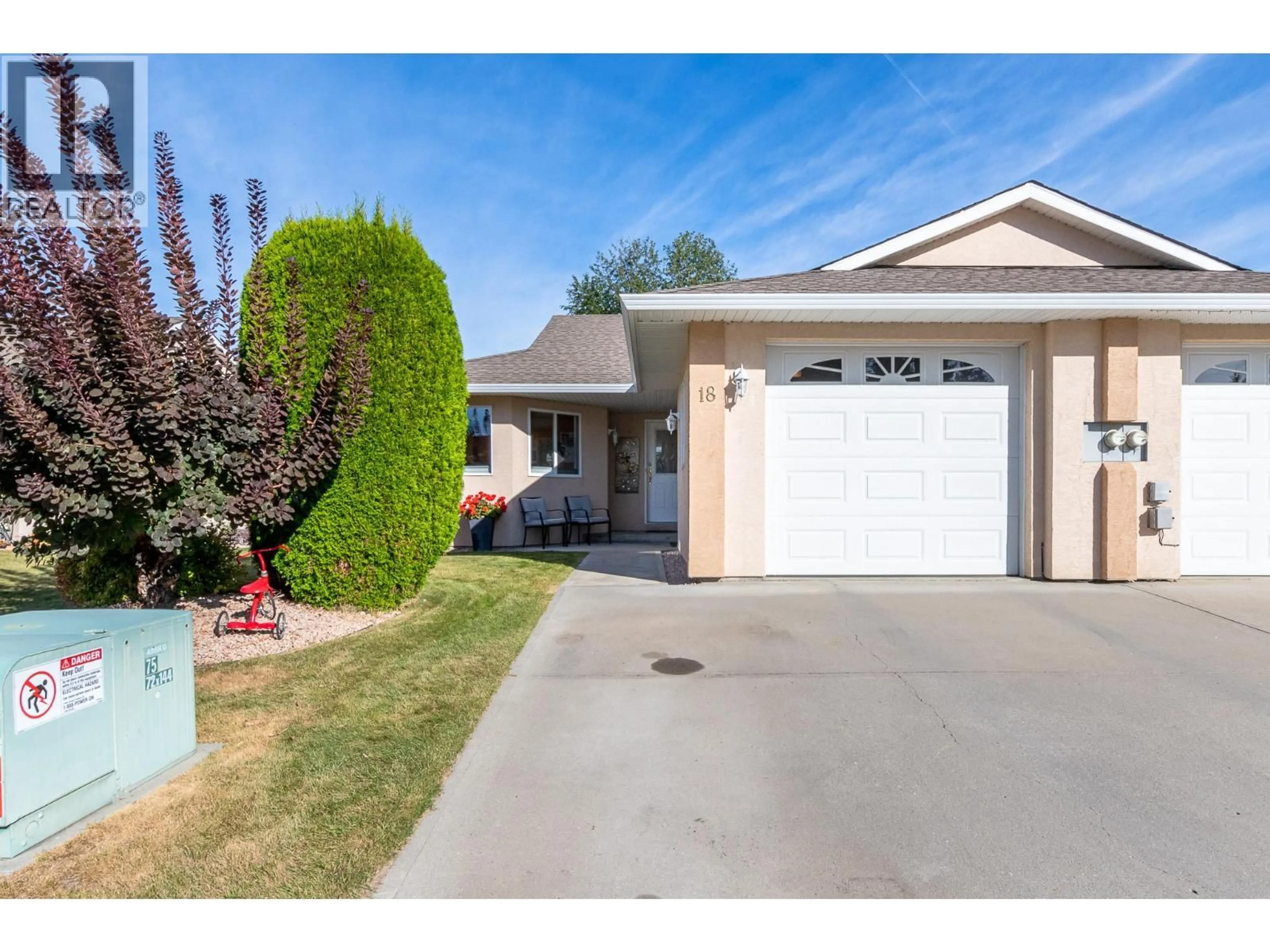Home with vinyl exterior material, street for 18 - 201 KILDONAN AVENUE, Enderby British Columbia V4Y4M8