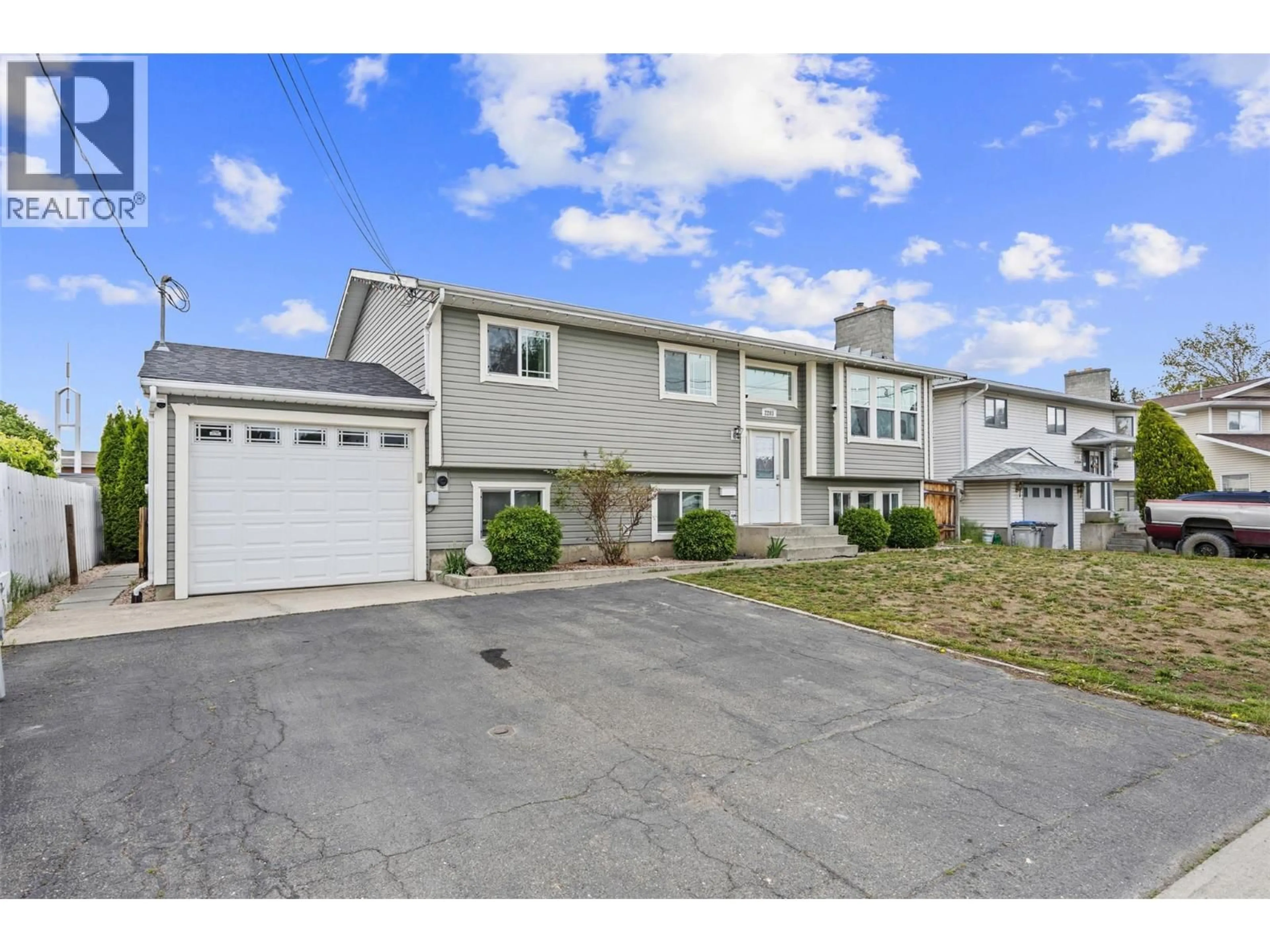 Home with vinyl exterior material, street for 2203 BOSSERT AVENUE, Kamloops British Columbia V2B8H6