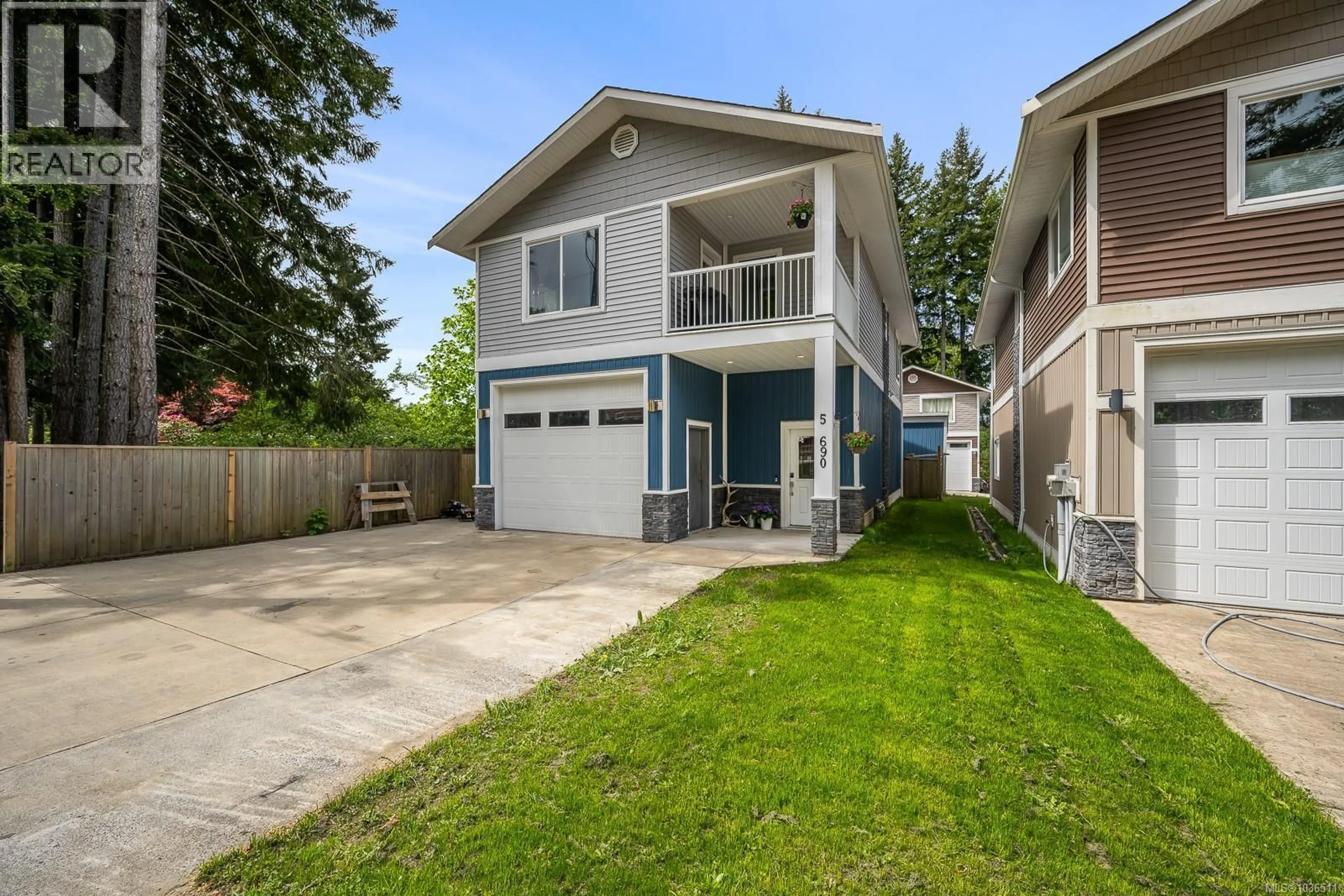Home with vinyl exterior material, street for 5 - 690 SMITH ROAD, Campbell River British Columbia V9W4A5