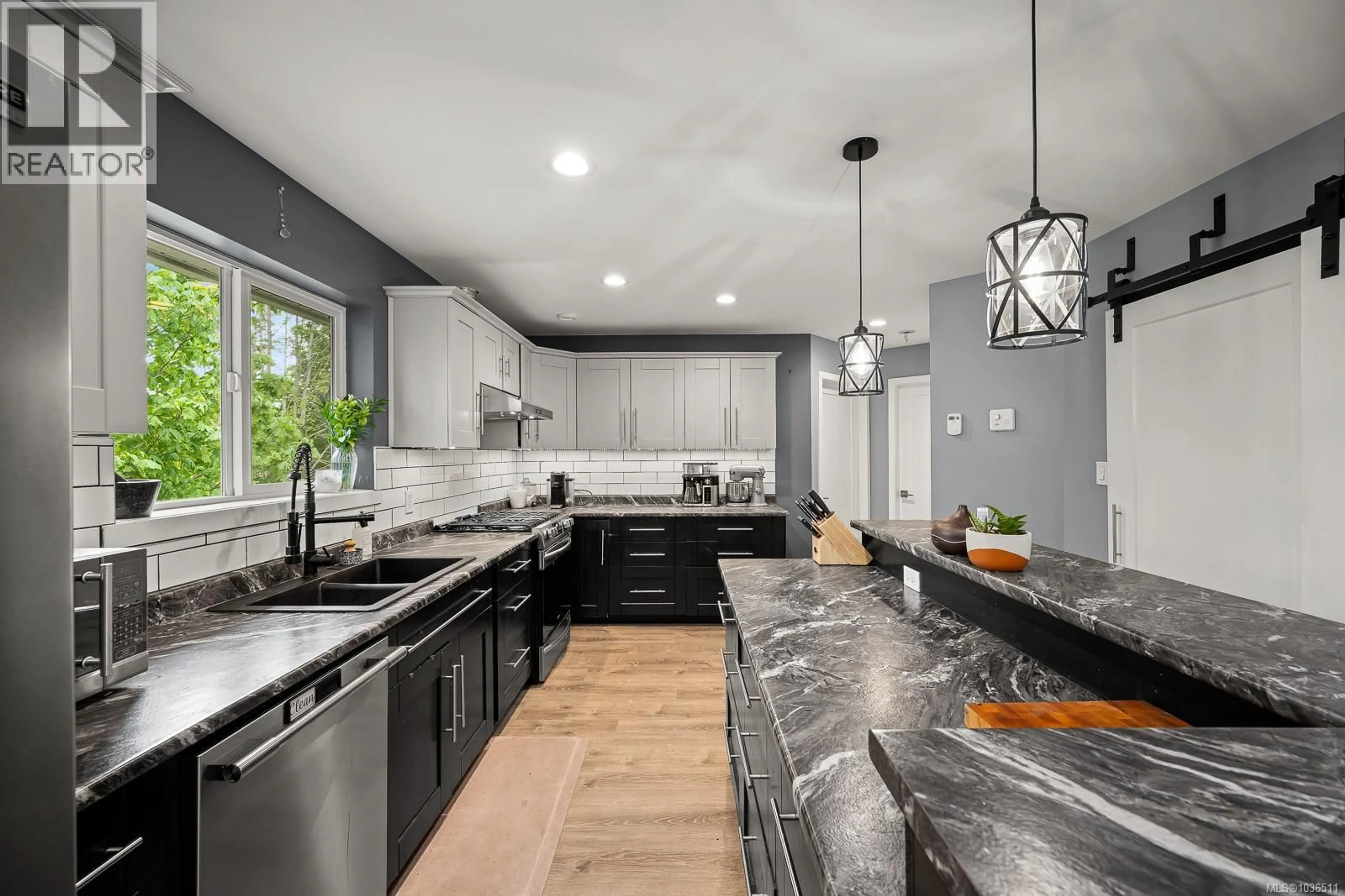 Contemporary kitchen, ceramic/tile floor for 5 - 690 SMITH ROAD, Campbell River British Columbia V9W4A5