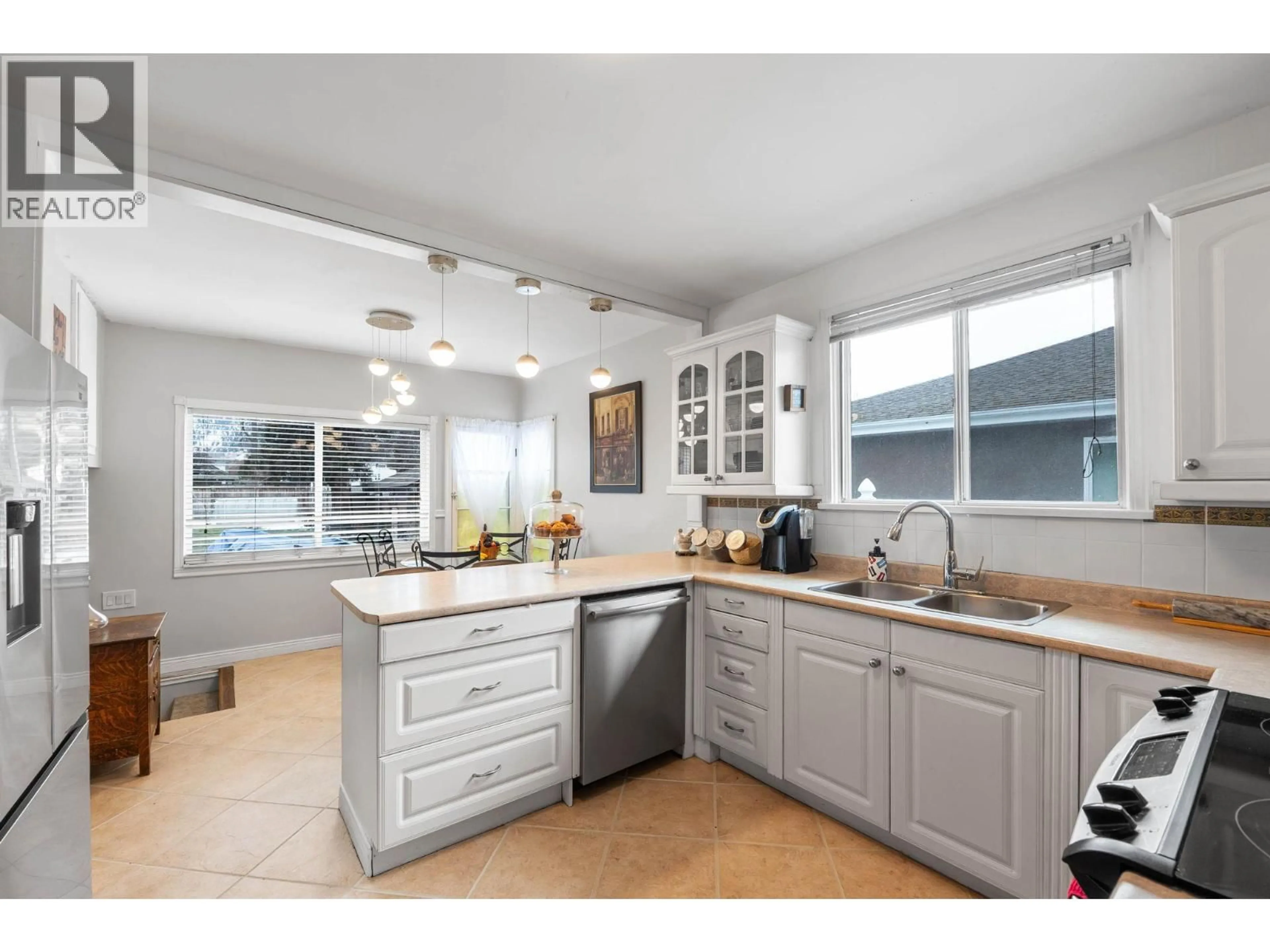 Open concept kitchen, unknown for 634 LATIMER AVENUE, Penticton British Columbia V2A5R6