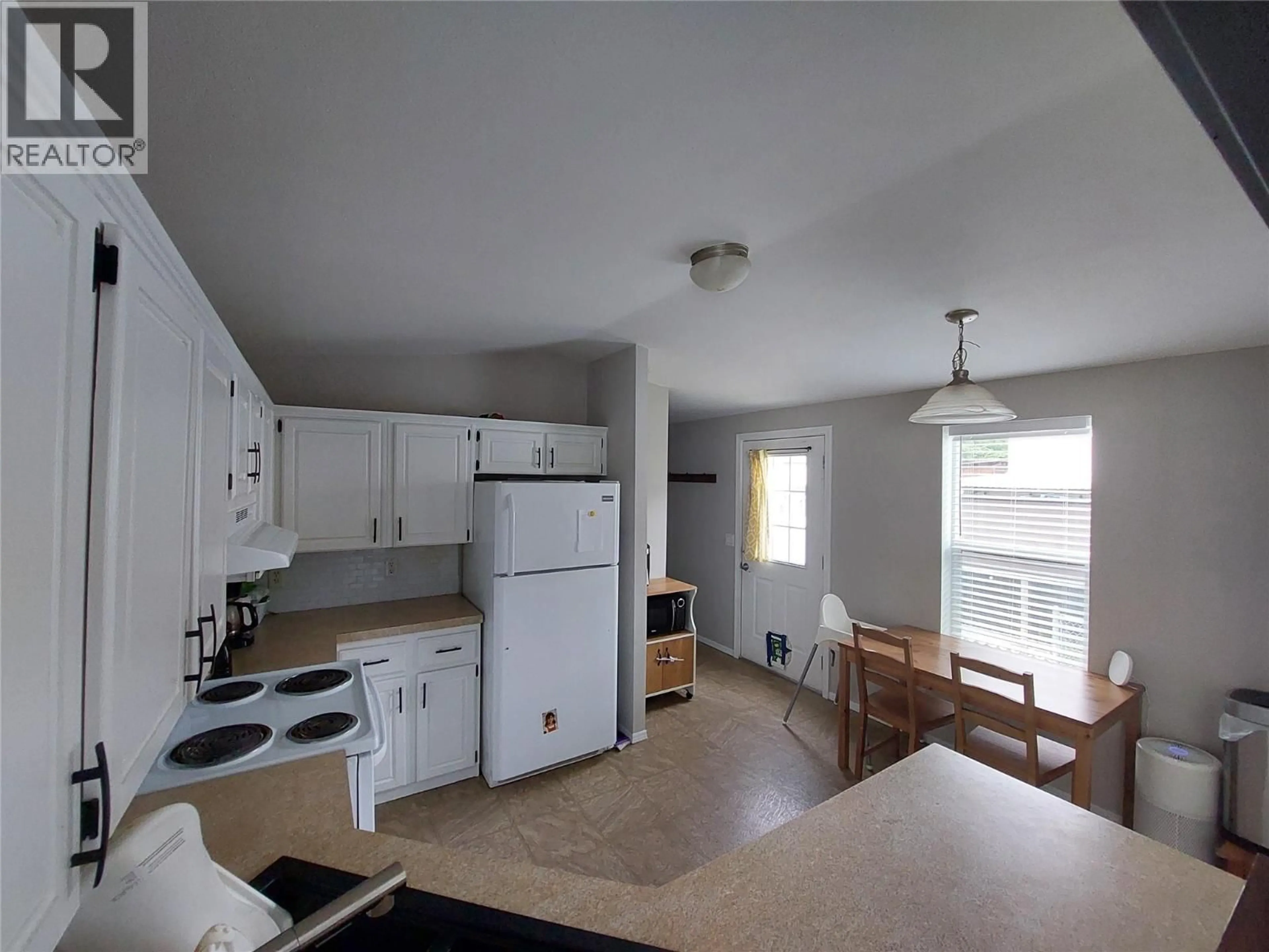 Standard kitchen, unknown for 41 JOHNSON WAY, Revelstoke British Columbia V0E2S1