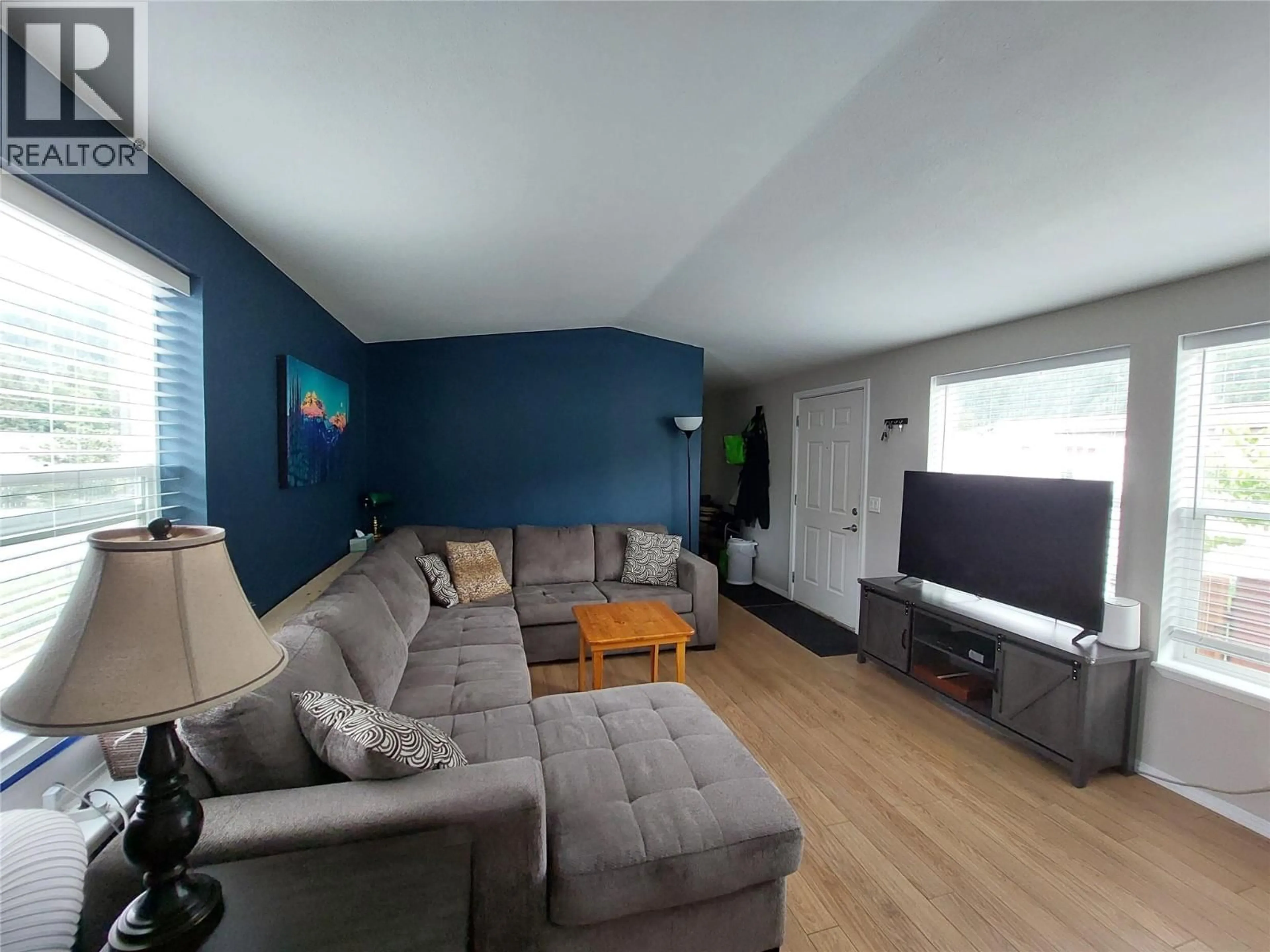 Living room with furniture, wood/laminate floor for 41 JOHNSON WAY, Revelstoke British Columbia V0E2S1