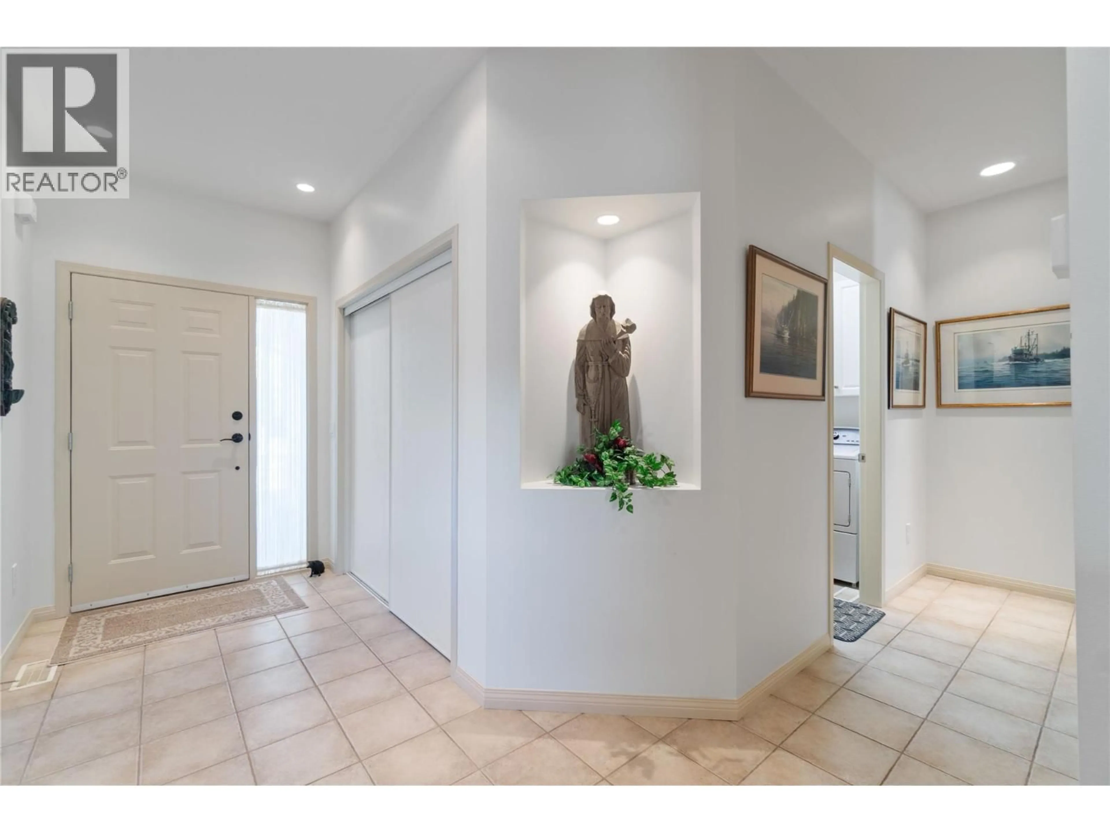 Indoor entryway for 434 - 665 COOK ROAD, Kelowna British Columbia V1W4T4