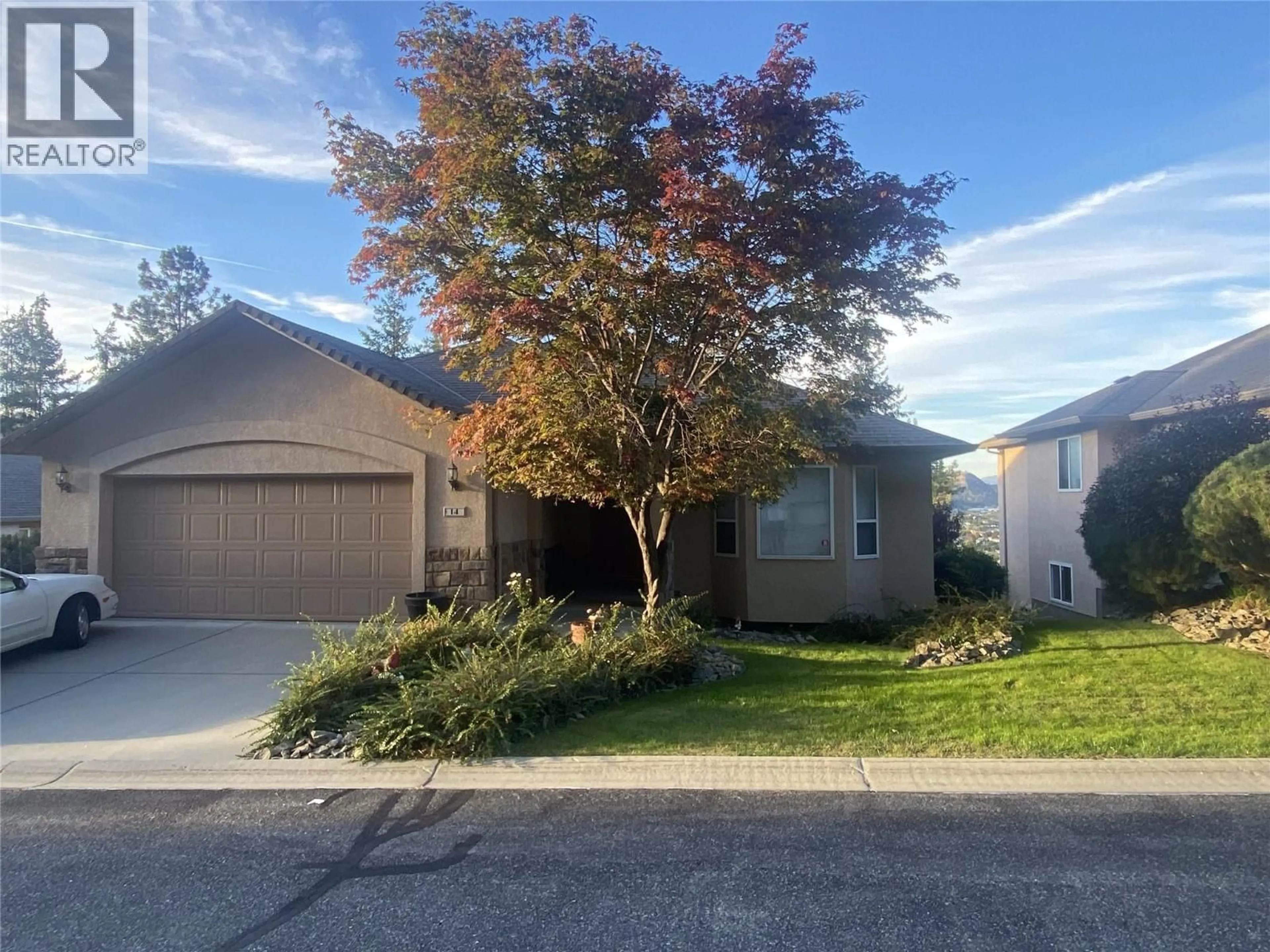 Home with vinyl exterior material, street for 14 - 2300 SILVER PLACE, Kelowna British Columbia V1V2L5