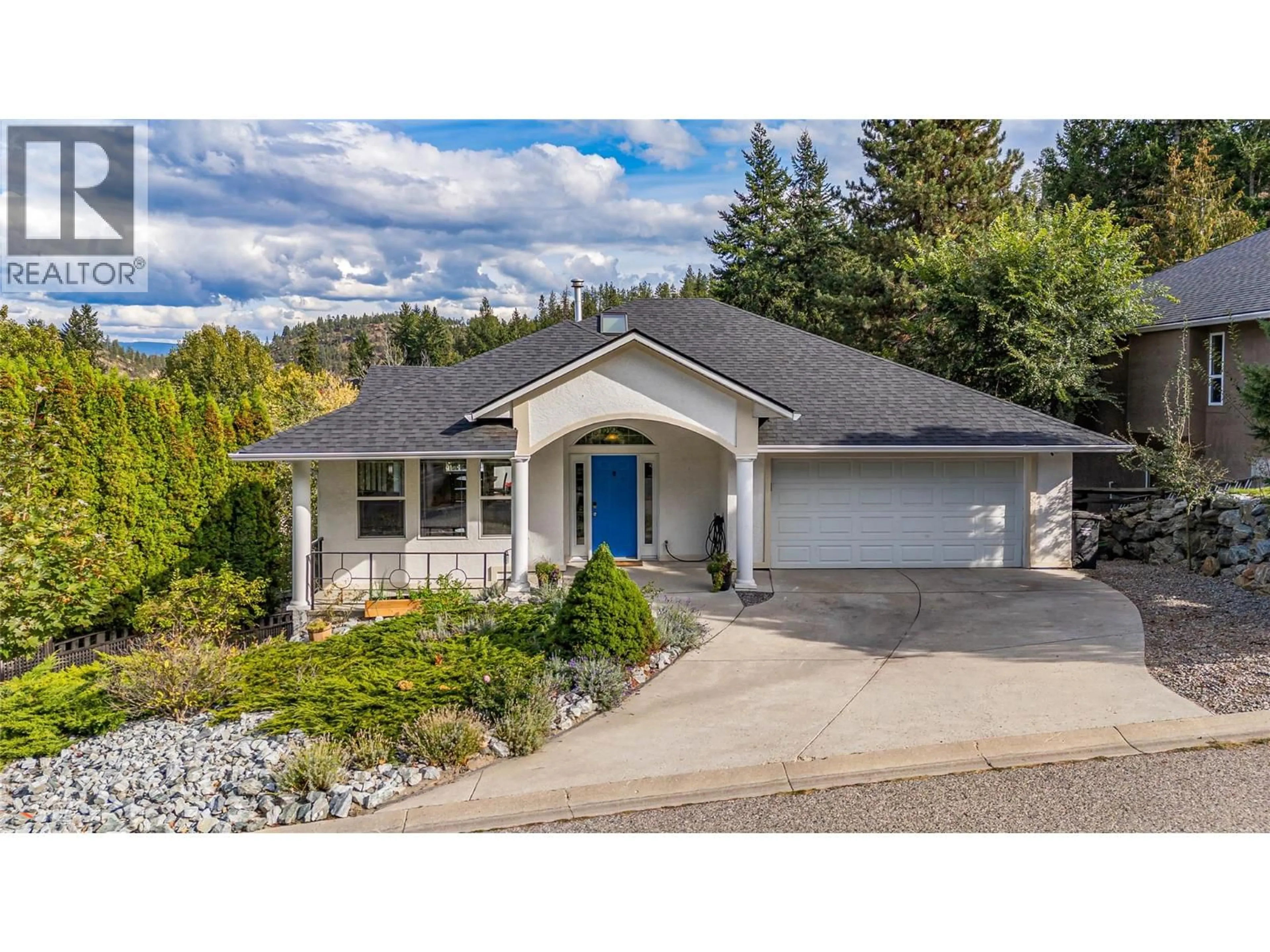 Home with vinyl exterior material, street for 311 WOODPARK CRESCENT, Kelowna British Columbia V1V2A9