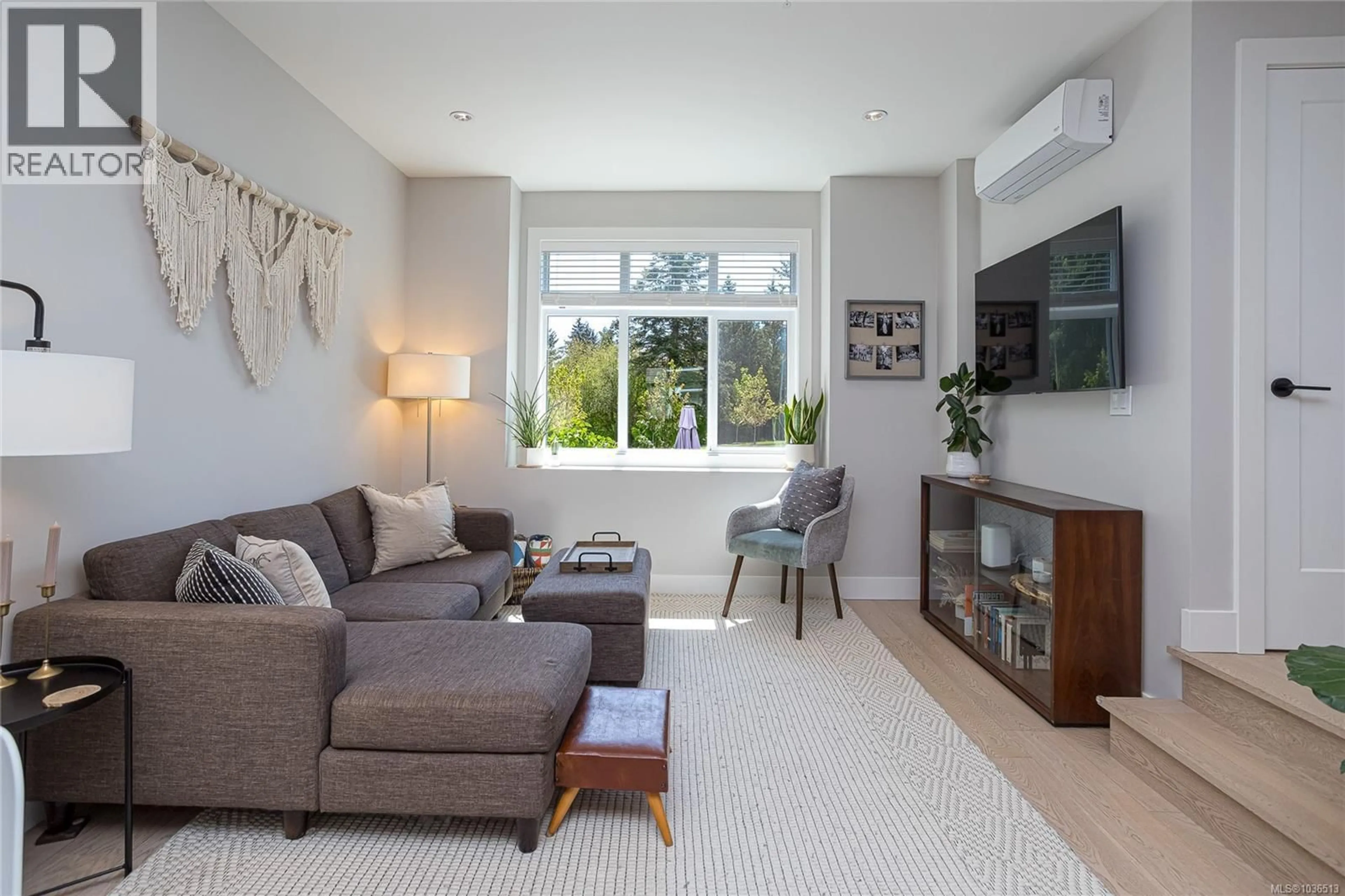Living room with furniture, unknown for 5 - 10480 RESTHAVEN DRIVE, Sidney British Columbia V8L3H7