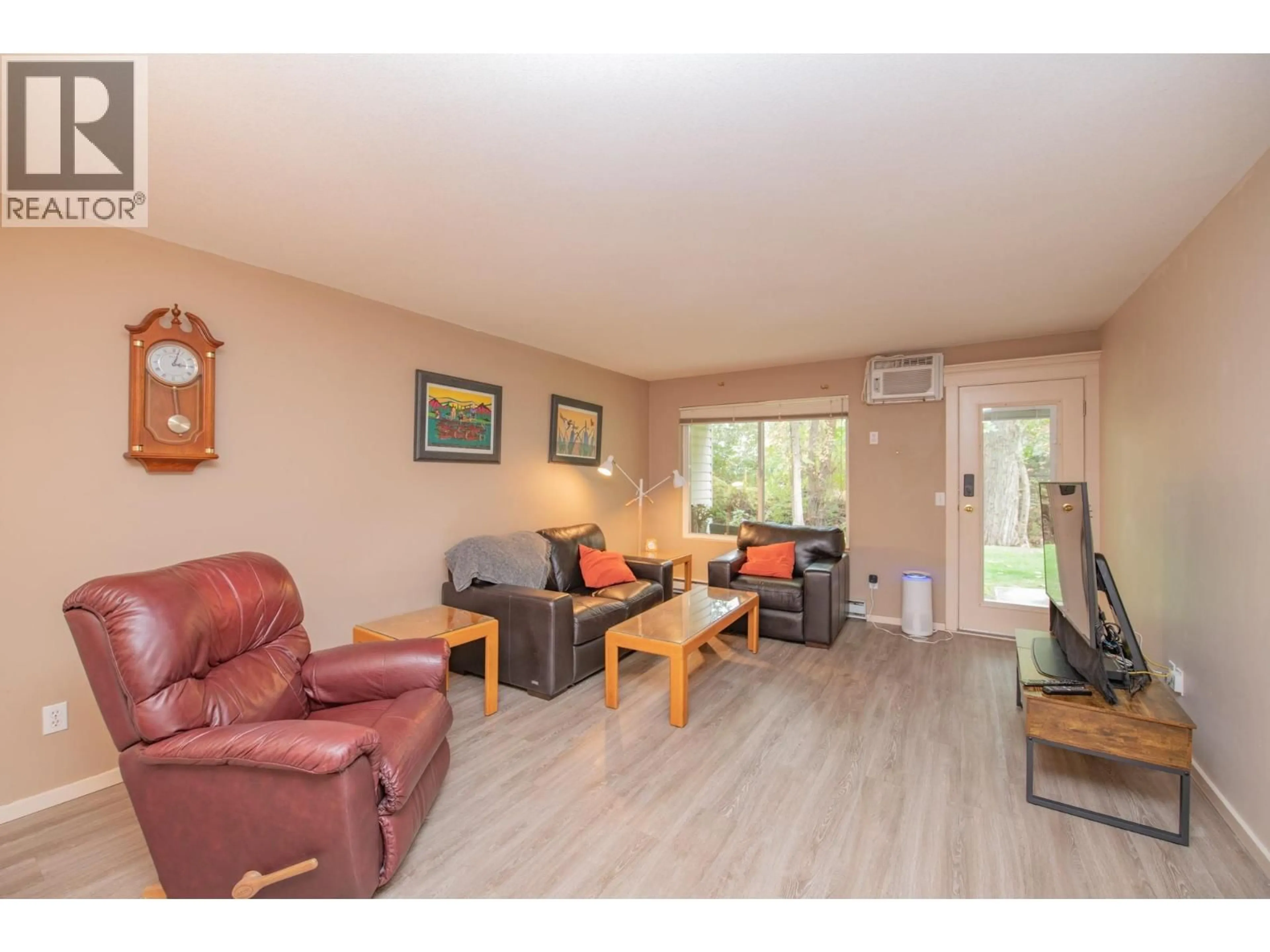 Living room with furniture, wood/laminate floor for 107 - 110 KALAMALKA LAKE ROAD, Vernon British Columbia V1T7M3