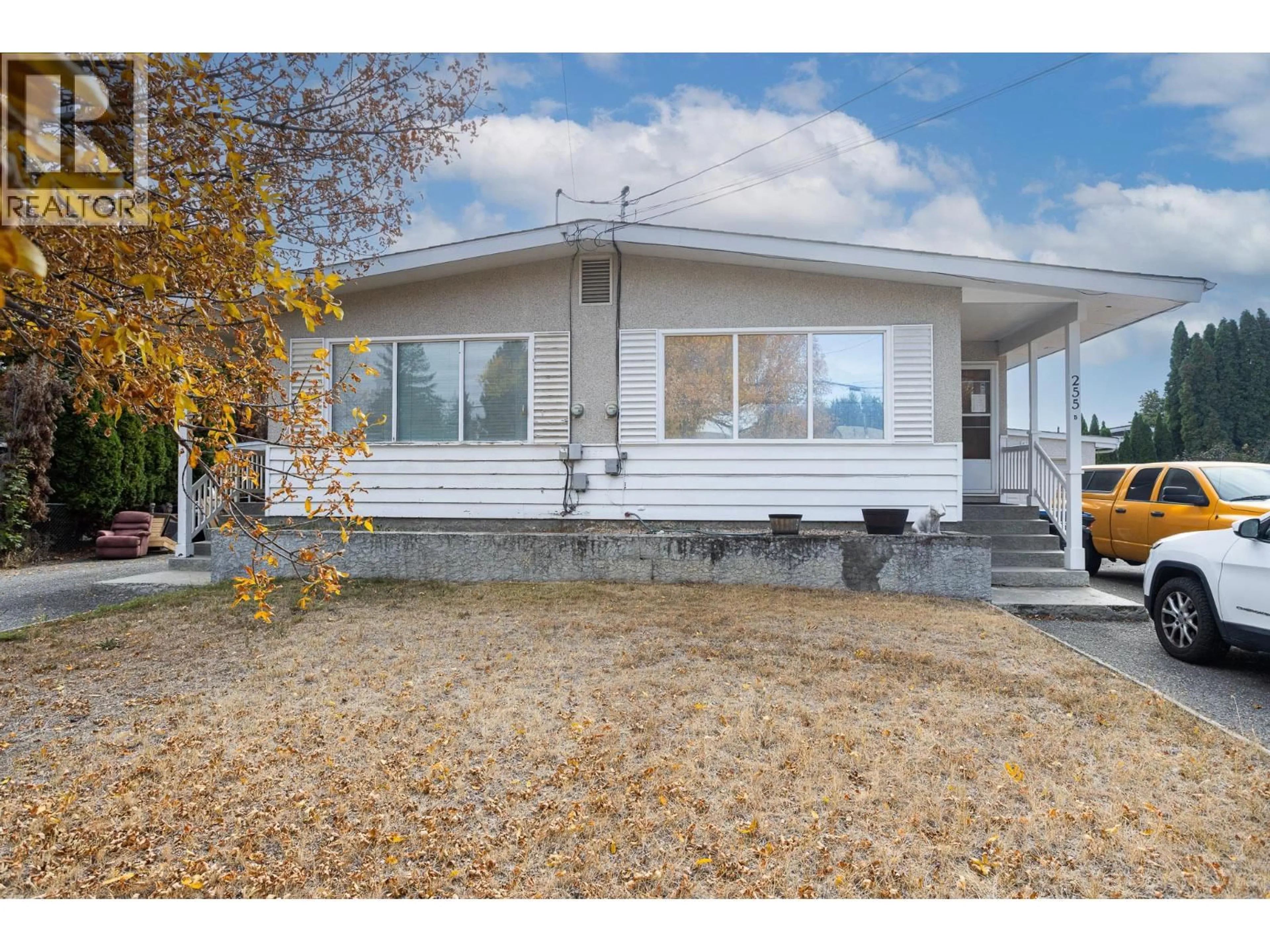 Home with vinyl exterior material, street for 255 HOLBROOK ROAD WEST, Kelowna British Columbia V1X1S1