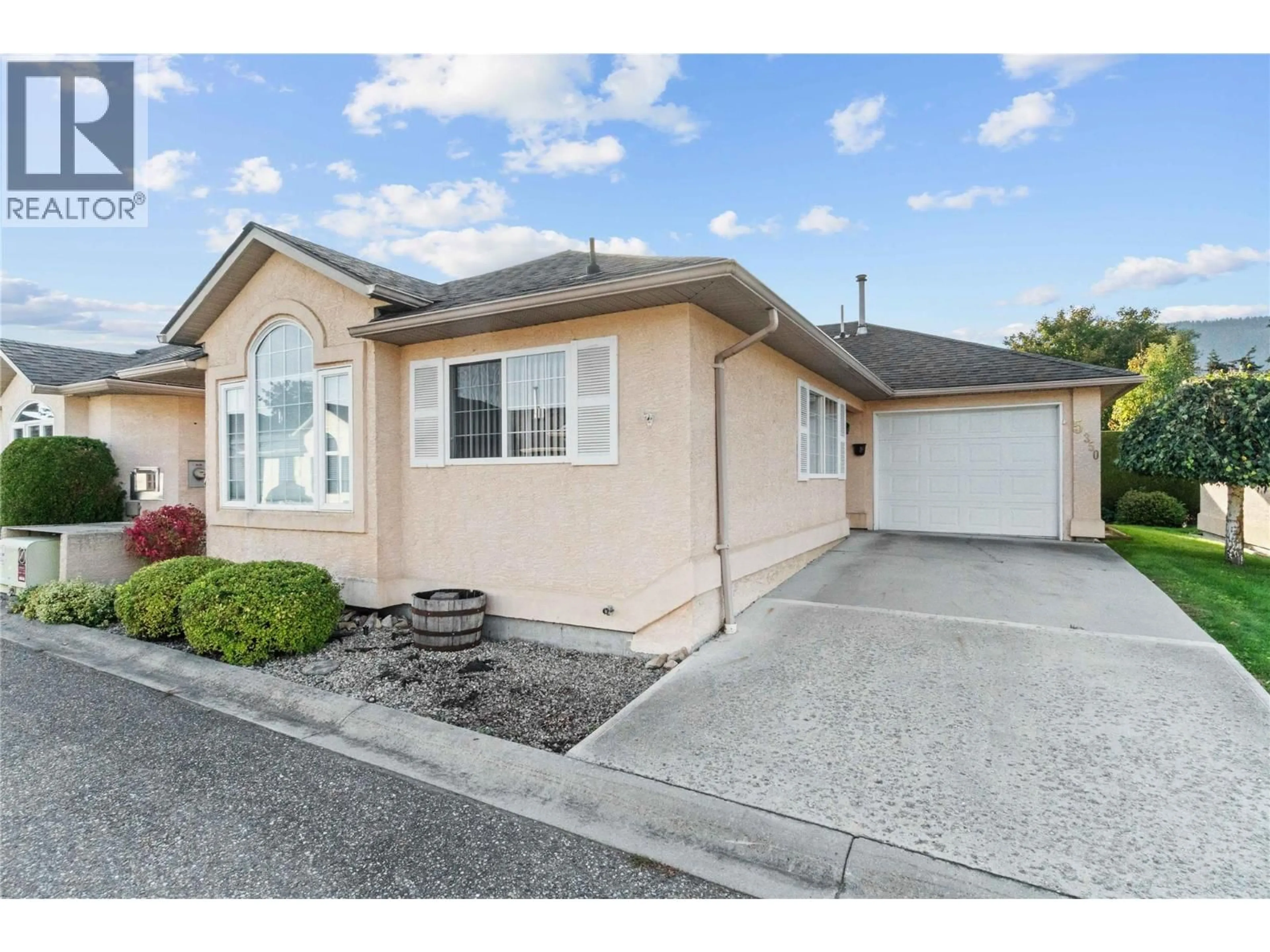 Home with vinyl exterior material, street for 5 - 350 HUDSON STREET NORTHWEST, Salmon Arm British Columbia V1E1P4