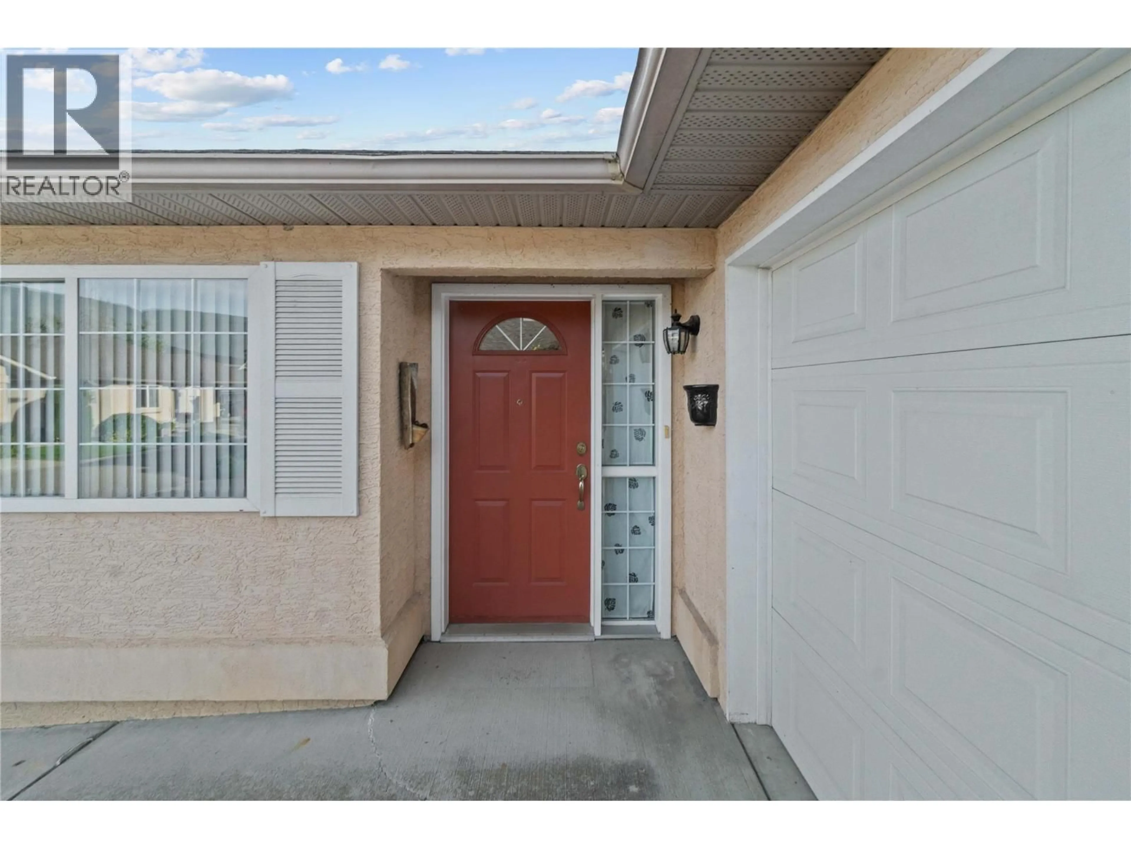 Indoor entryway for 5 - 350 HUDSON STREET NORTHWEST, Salmon Arm British Columbia V1E1P4