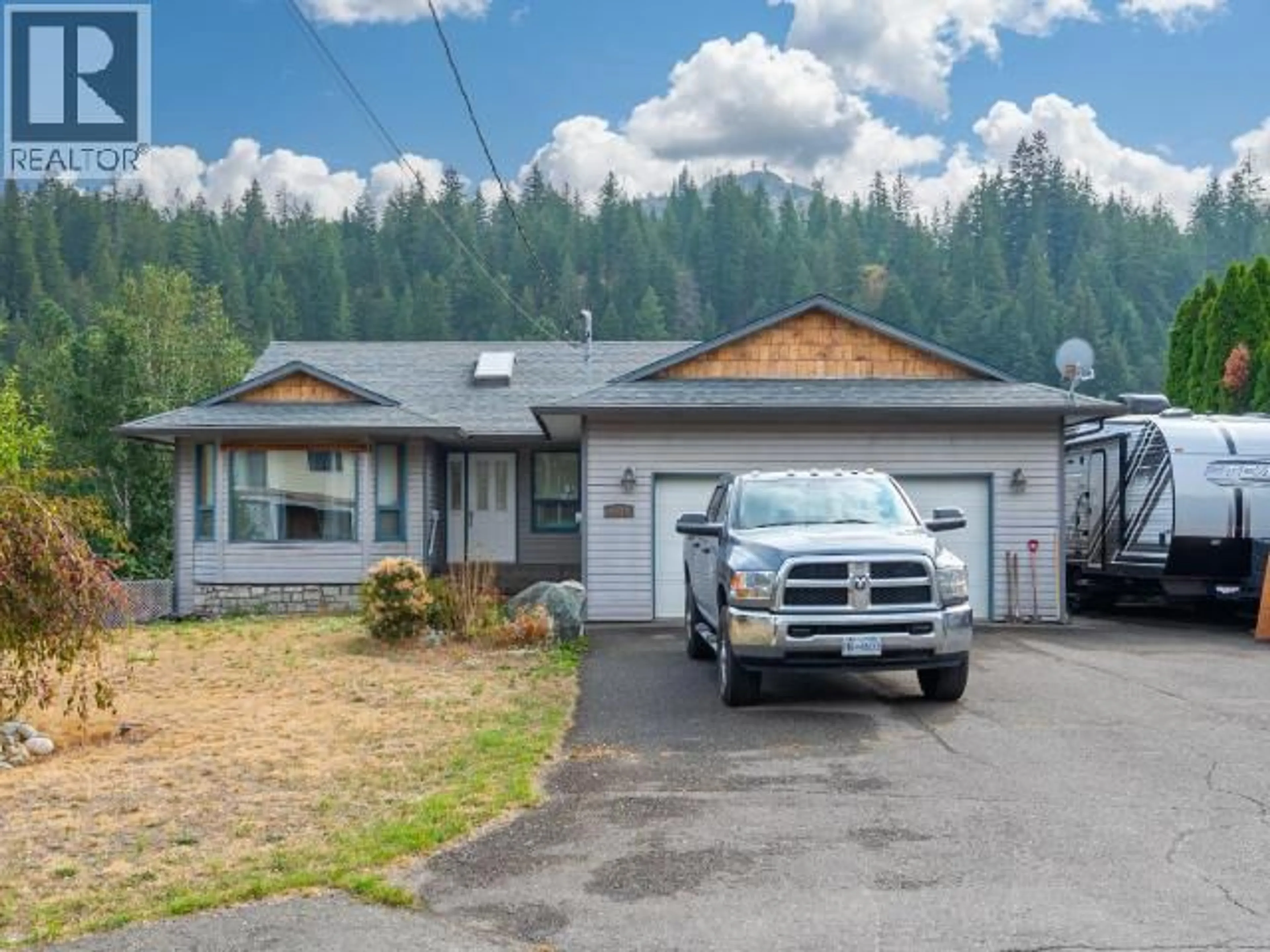 Home with vinyl exterior material, street for 4728 SPRUCE CRESCENT, Barriere British Columbia V0E1E0
